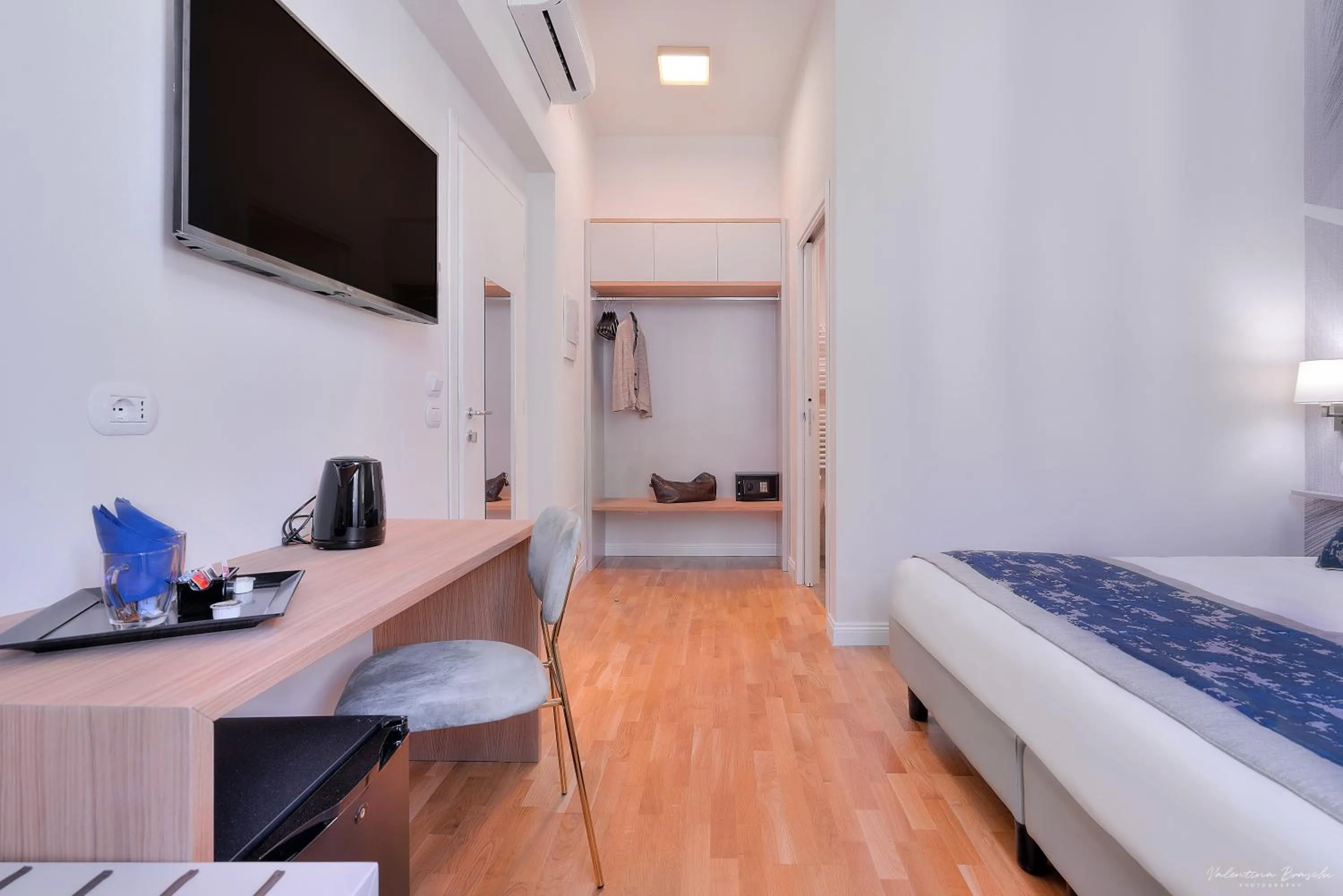 Photo of the whole room, Bed in Hotel Cosmos