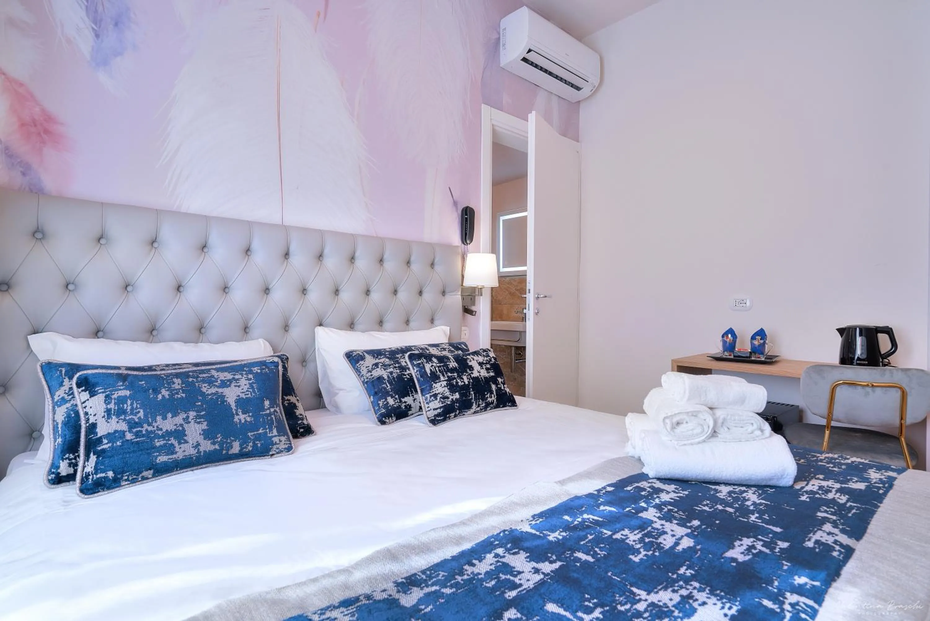 Bedroom, Bed in Hotel Cosmos