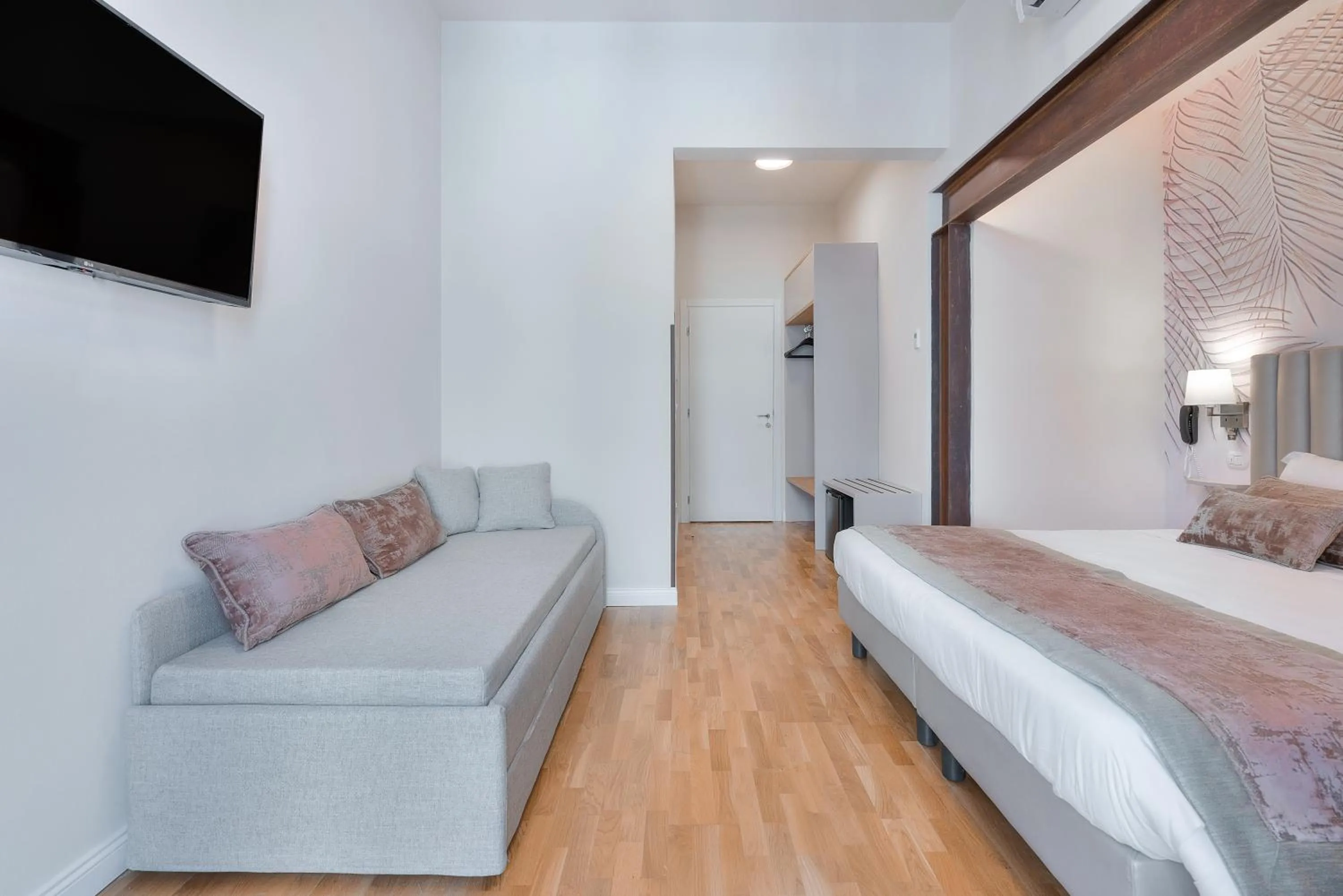 Photo of the whole room, Bed in Hotel Cosmos