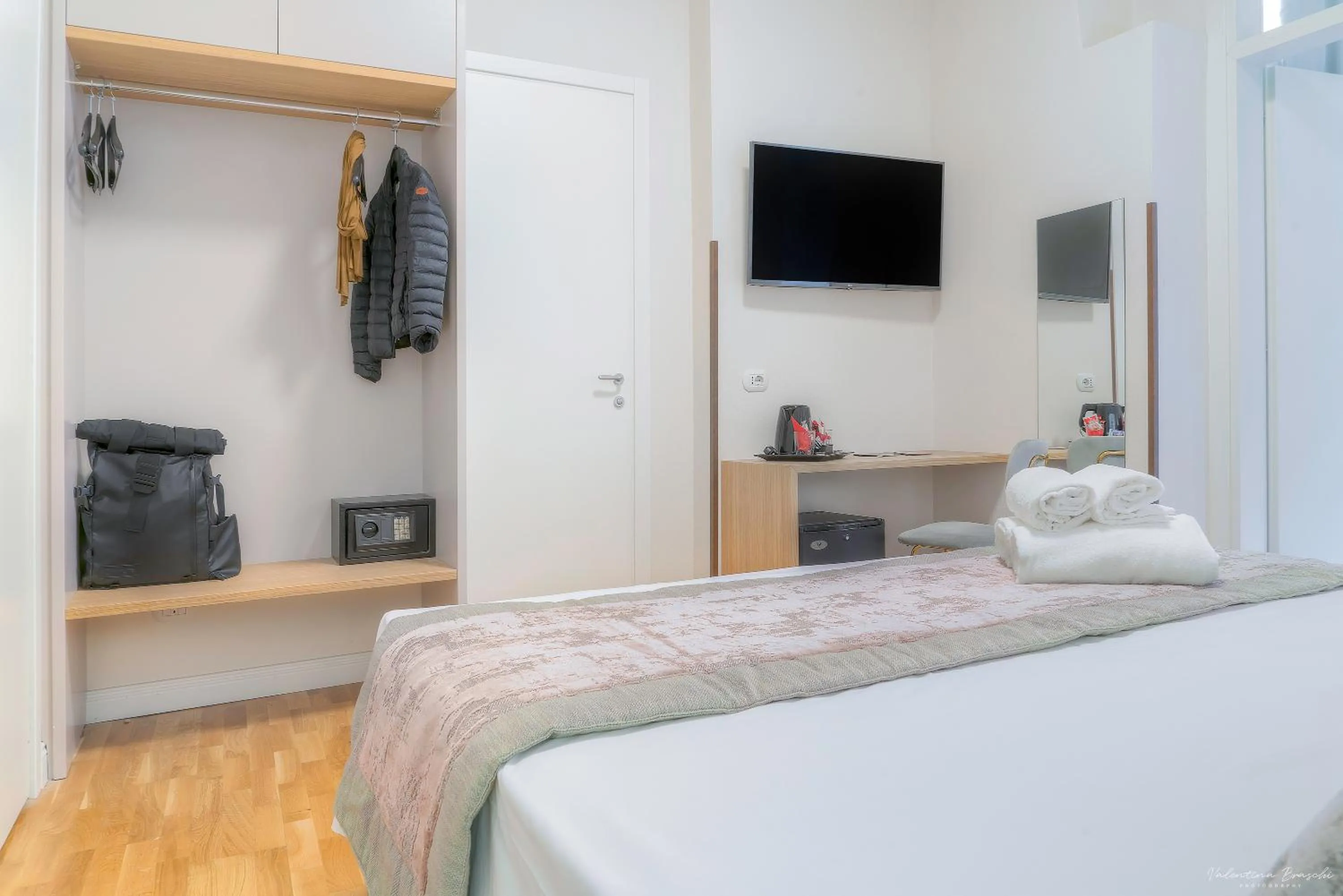 Bedroom, Bed in Hotel Cosmos