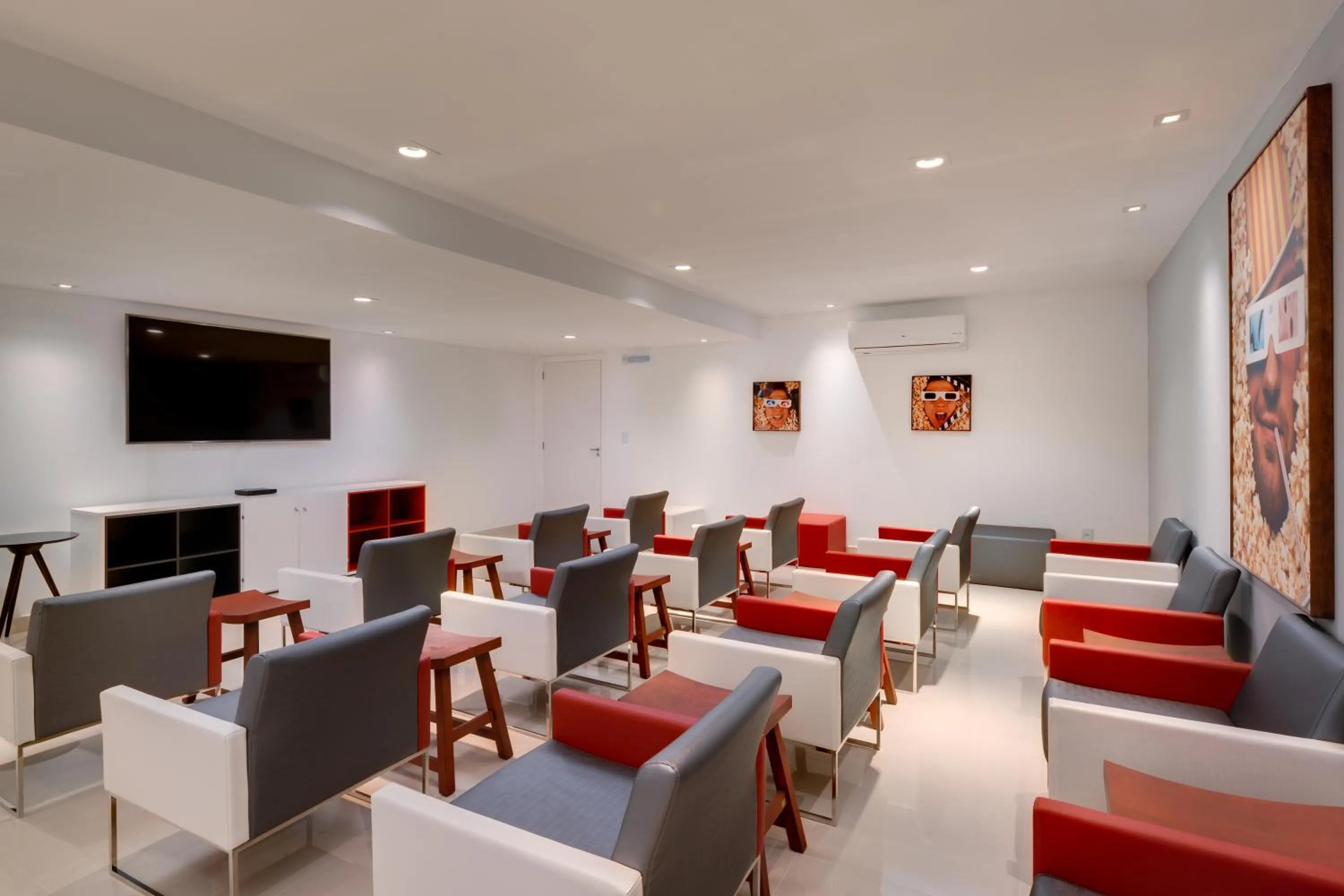 Communal lounge/ TV room in Wish Serrano Resort