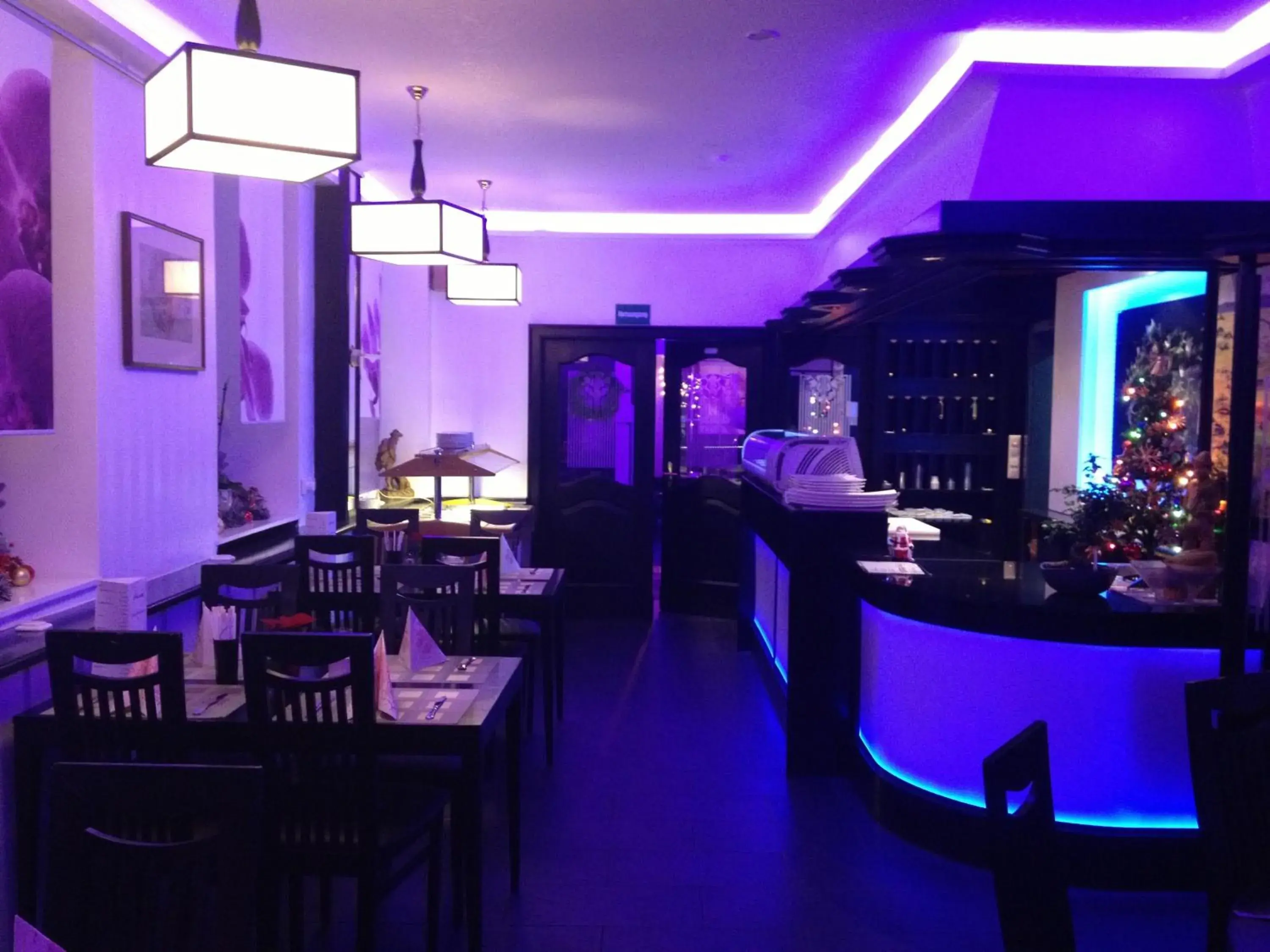 Yumi Hotel Sushi-Steaks & Friends Yumi Hotel Sushi-Steaks & Friends