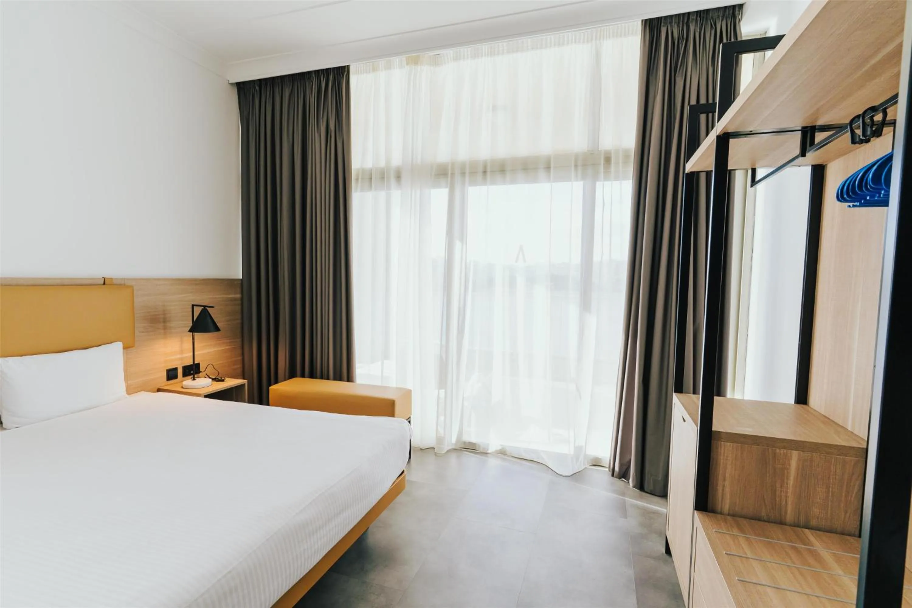 Bedroom, Bed in Cavalieri Hotel Malta, a member of Radisson Individuals