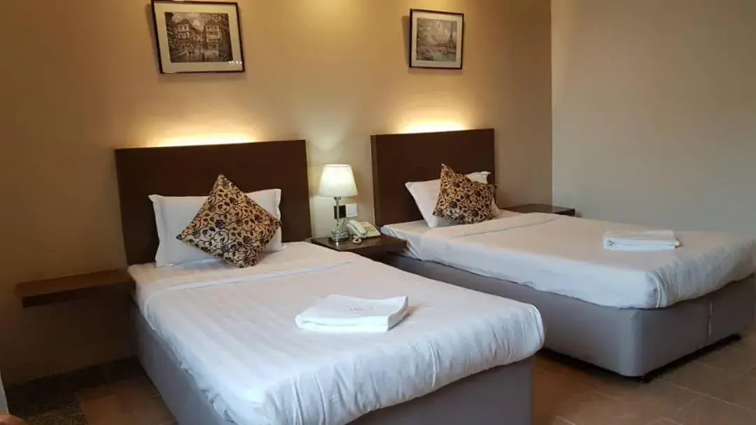 Budget Twin Room (No Elevator Access) in Eagle Bay Hotel Budget Twin Room (No Elevator Access) in Eagle Bay Hotel