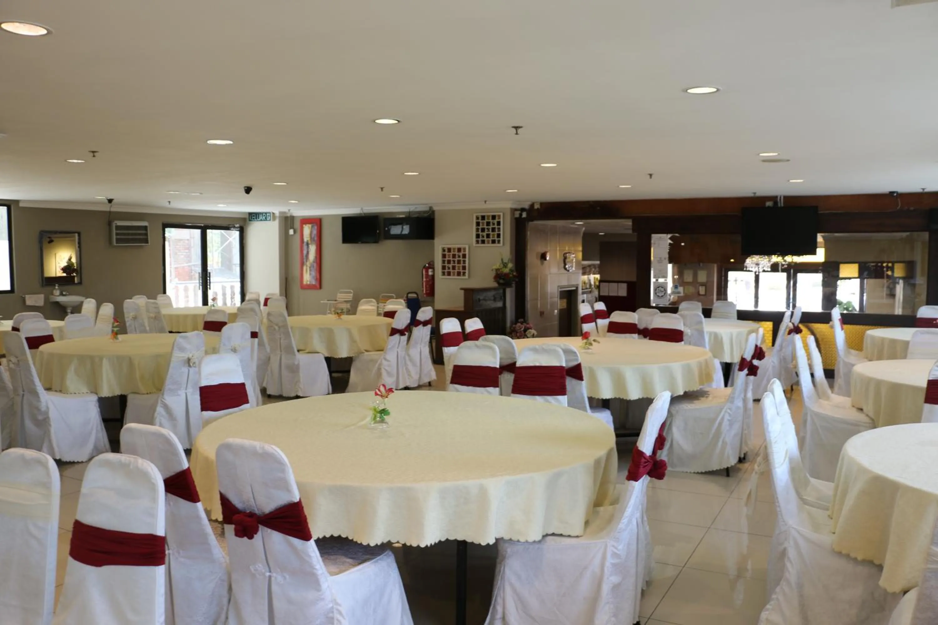 Dining area in Eagle Bay Hotel