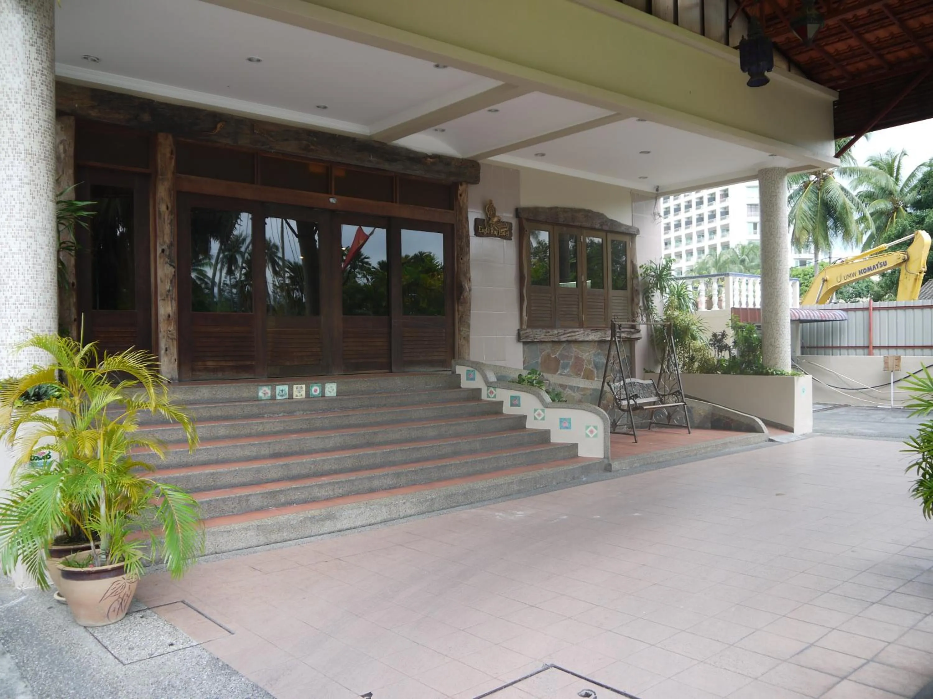 Facade/entrance in Eagle Bay Hotel