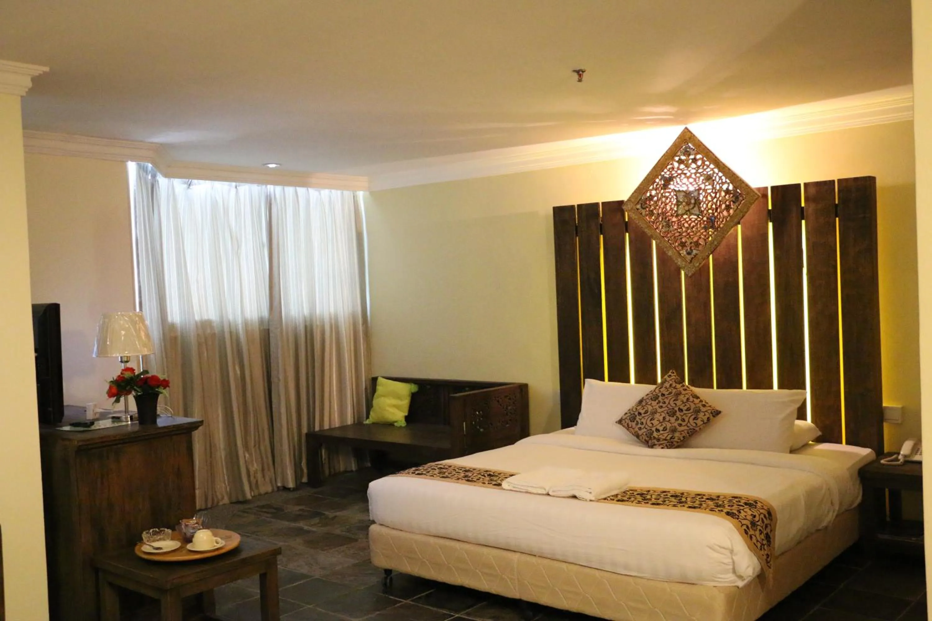 Bedroom, Bed in Eagle Bay Hotel