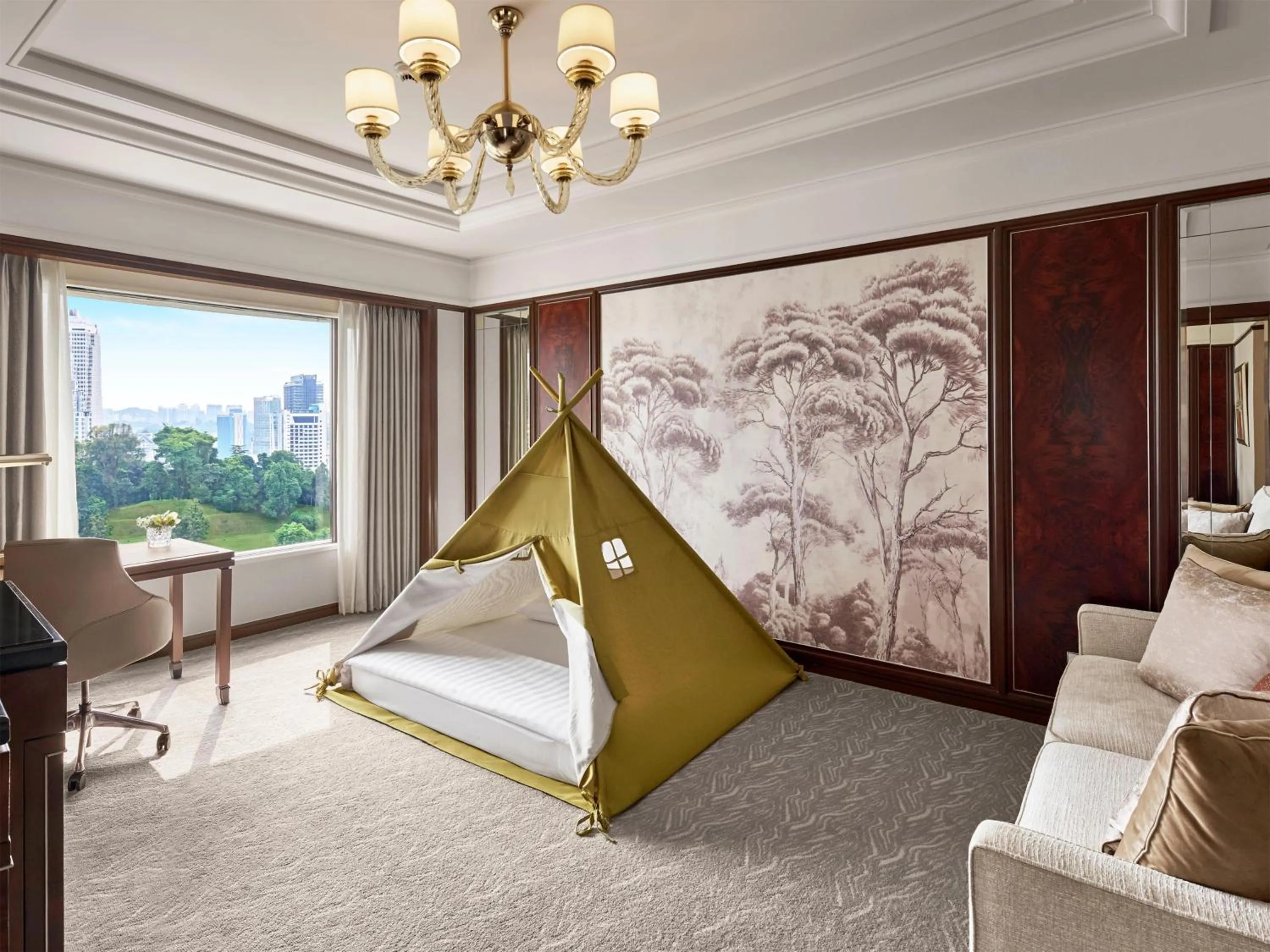 Photo of the whole room, Bed in Shangri-La Kuala Lumpur