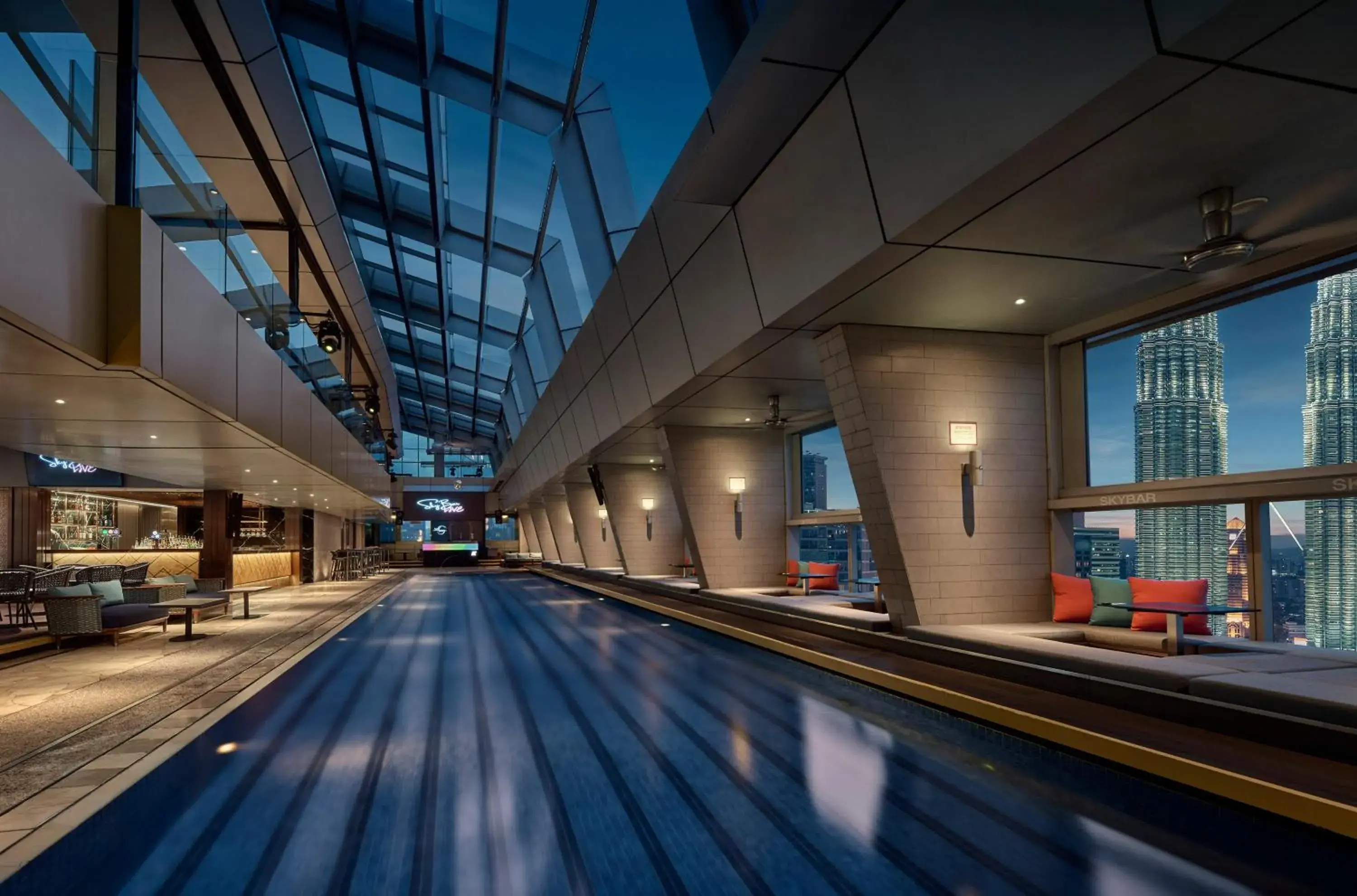 Swimming pool in Traders Hotel, Kuala Lumpur Swimming pool in Traders Hotel, Kuala Lumpur