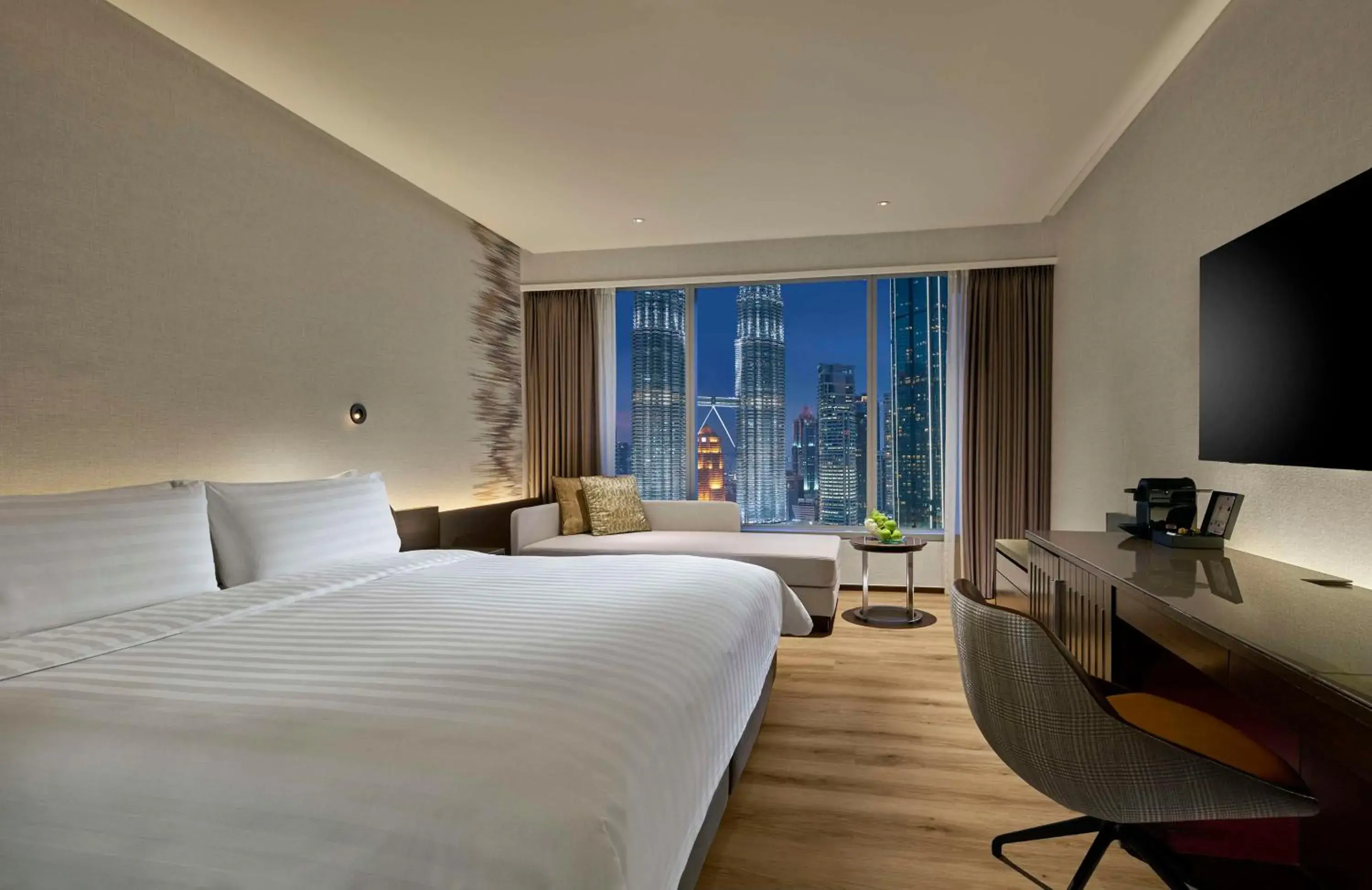 Bedroom, Bed in Traders Hotel, Kuala Lumpur Bedroom, Bed in Traders Hotel, Kuala Lumpur