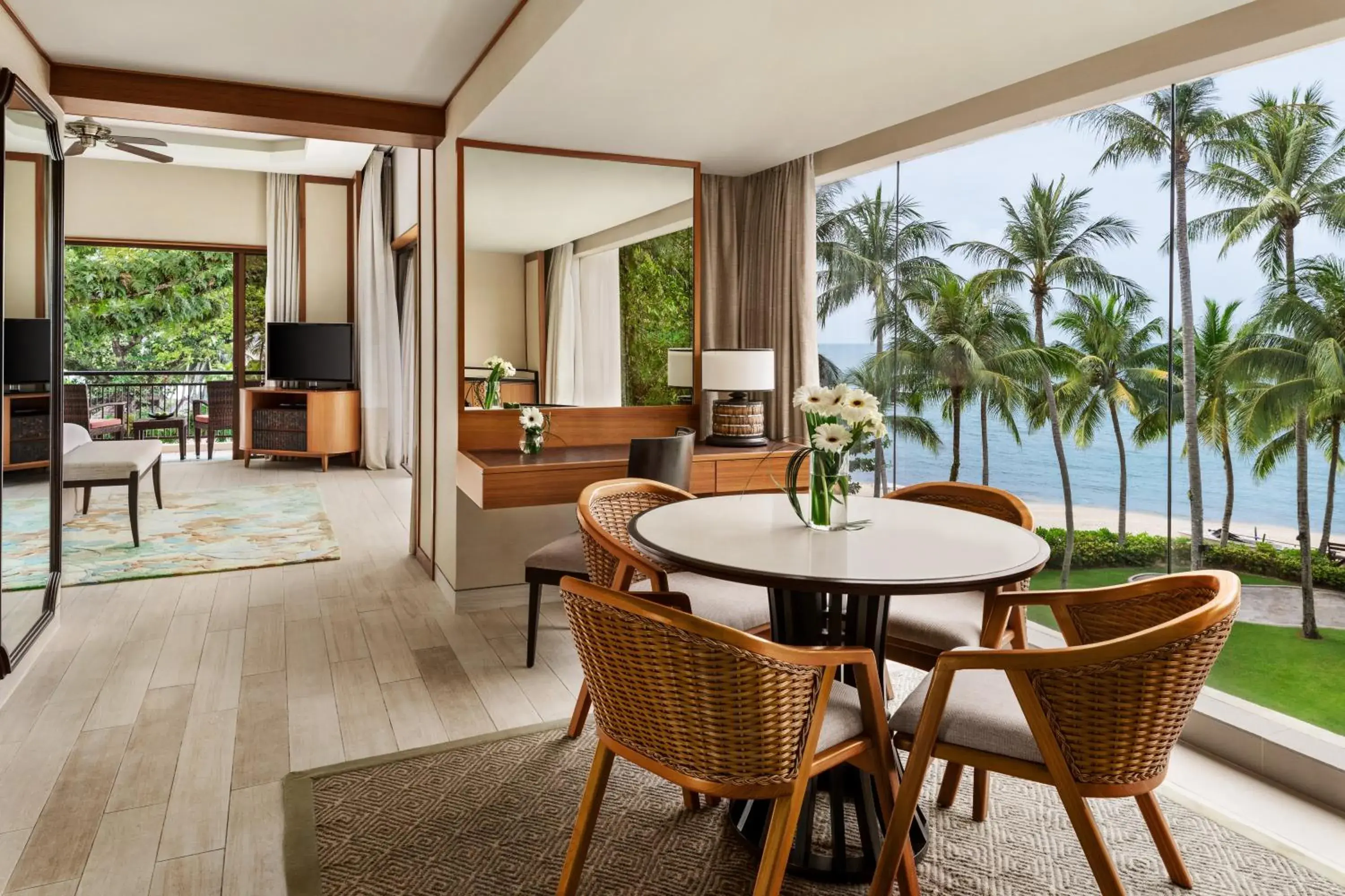 Photo of the whole room, Seating Area in Shangri-La Rasa Sayang, Penang