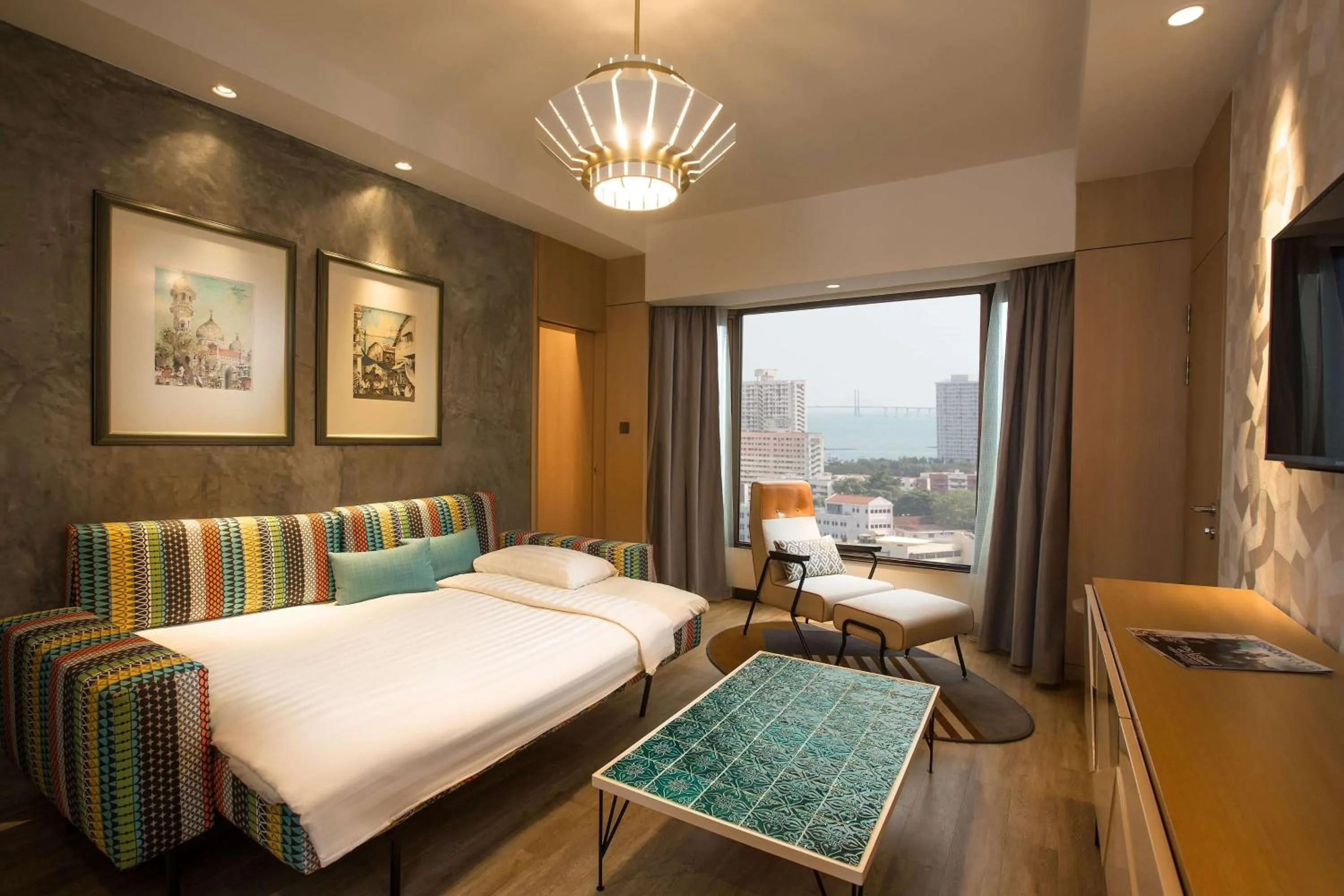 Photo of the whole room, Bed in JEN Penang Georgetown by Shangri-La