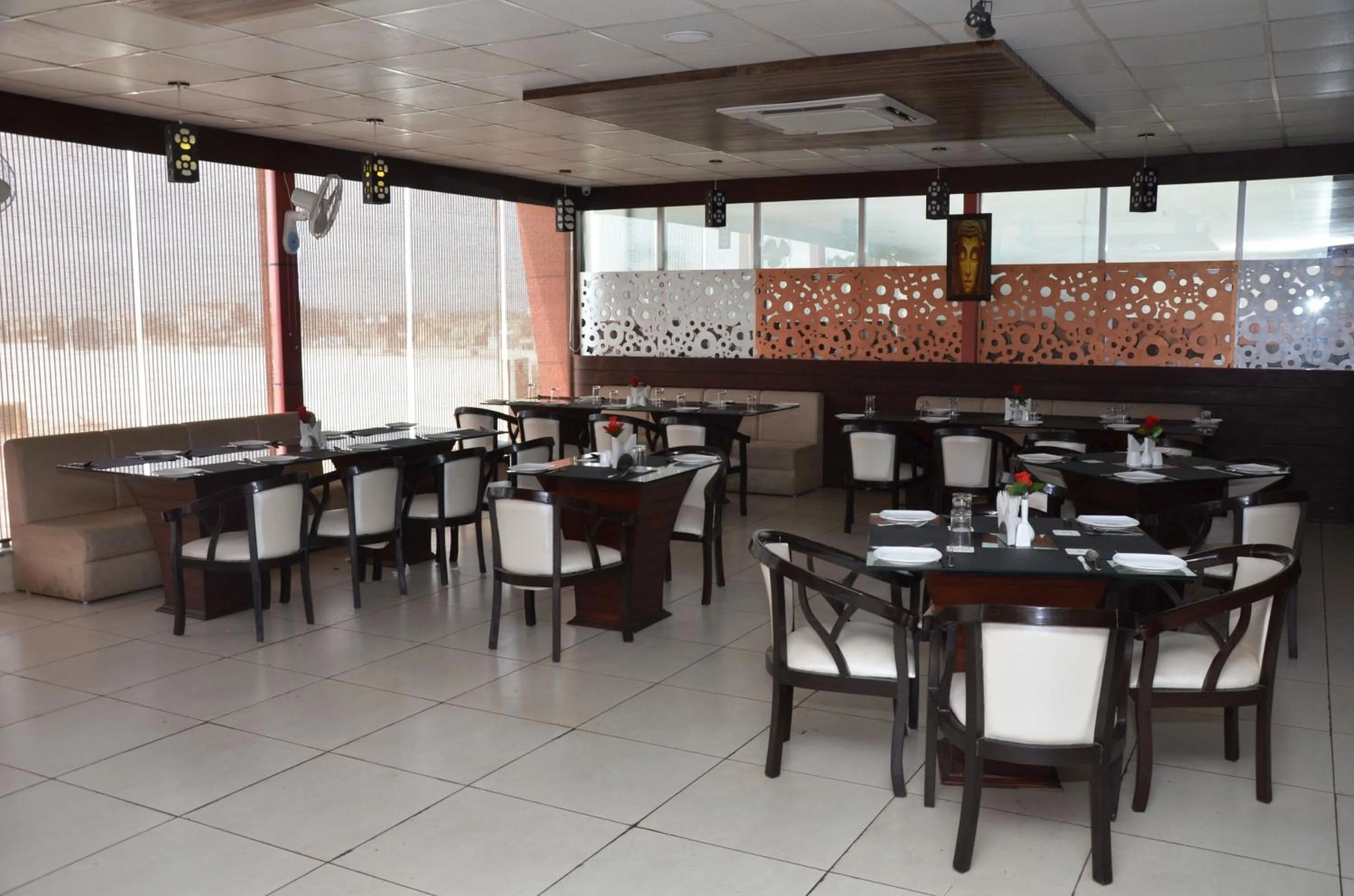 Restaurant/places to eat in Hotel Fortune Blue