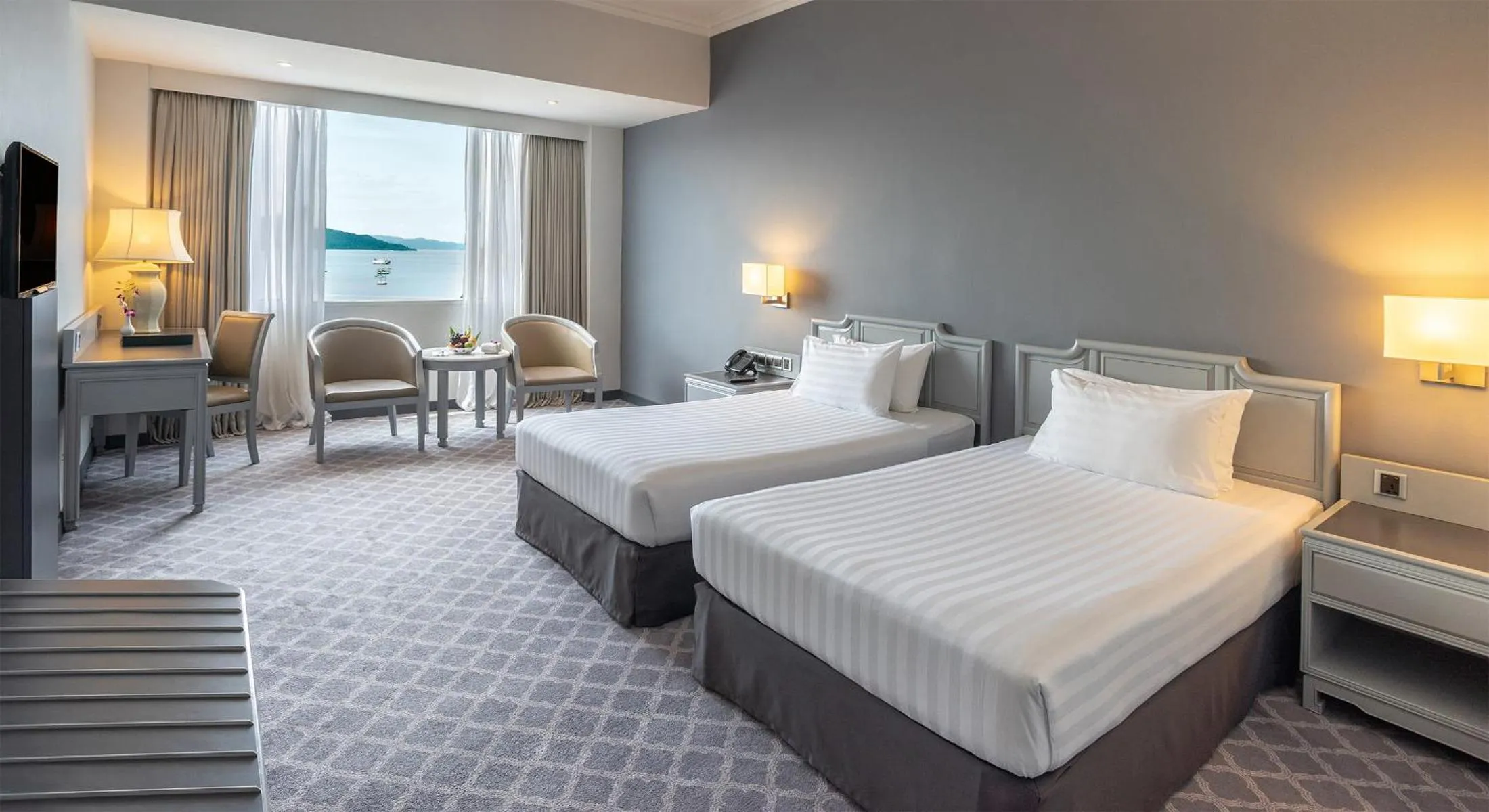 Sea view, Bed in Bayview Hotel Langkawi