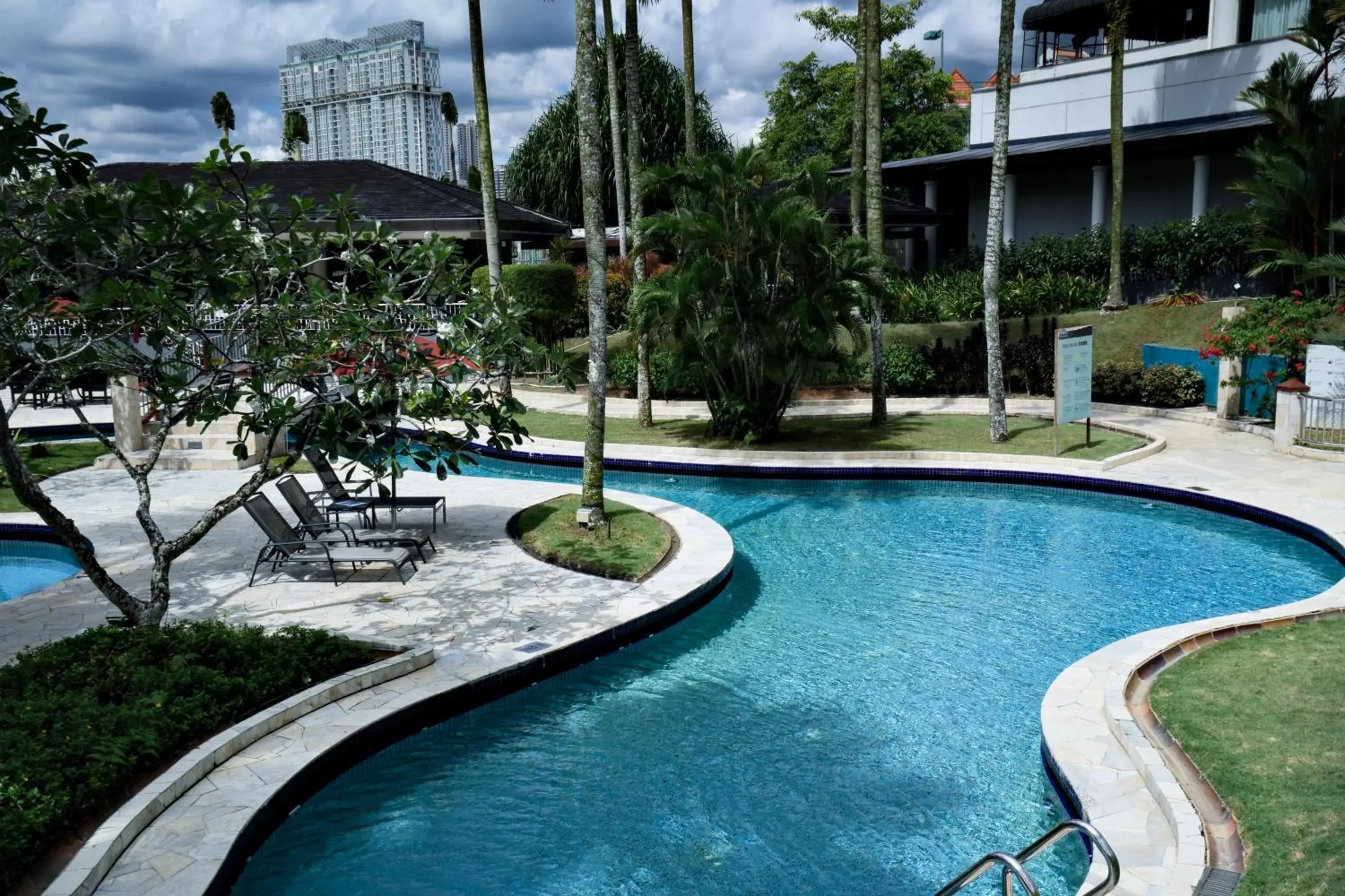 Swimming pool in Thistle Johor Bahru Swimming pool in Thistle Johor Bahru