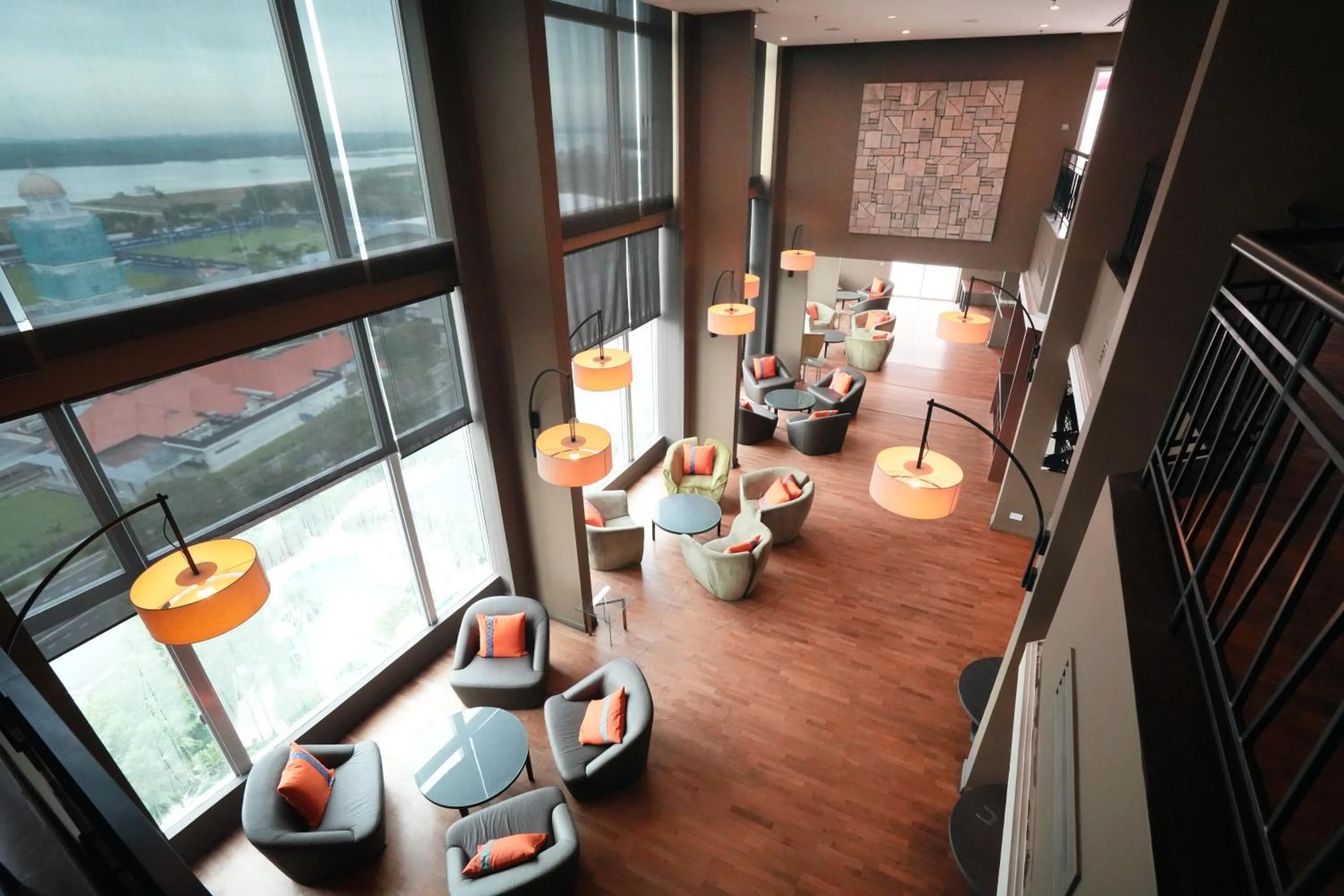 Communal lounge/ TV room in Thistle Johor Bahru