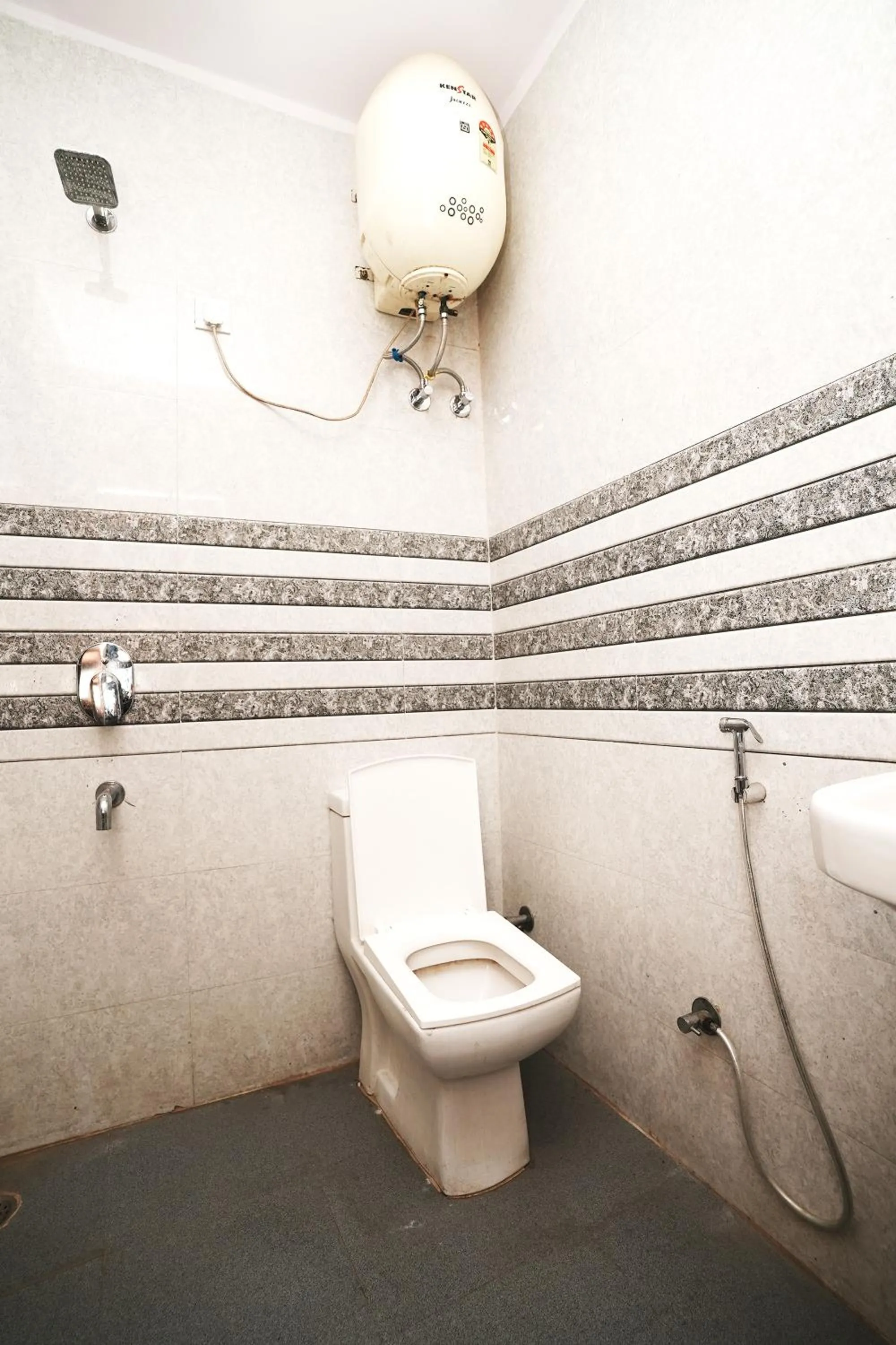 Toilet, Bathroom in Hotel Sunrise Moon