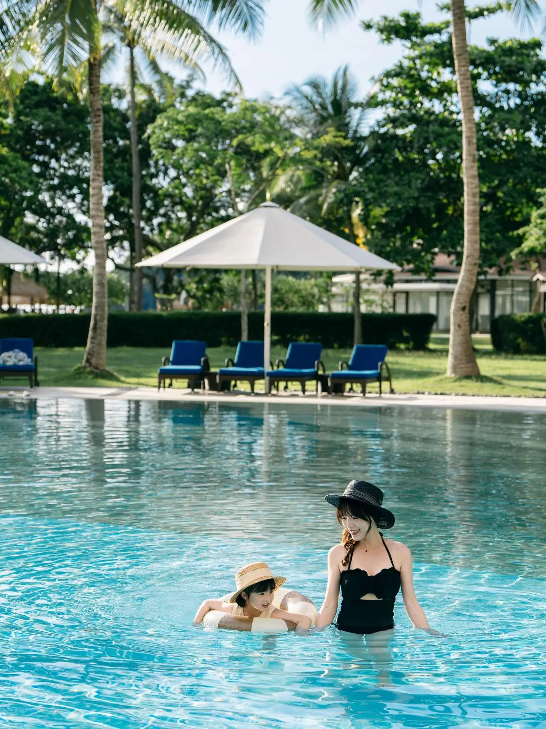 Pool view in Shangri-La Rasa Ria, Kota Kinabalu Pool view in Shangri-La Rasa Ria, Kota Kinabalu