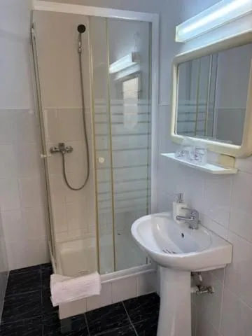 Shower in Vila Gabriel