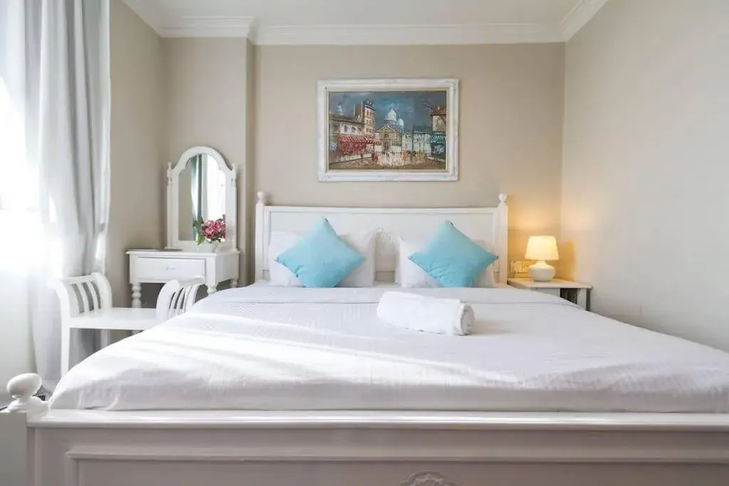 Bedroom, Bed in Century Bay Private Residences Bedroom, Bed in Century Bay Private Residences