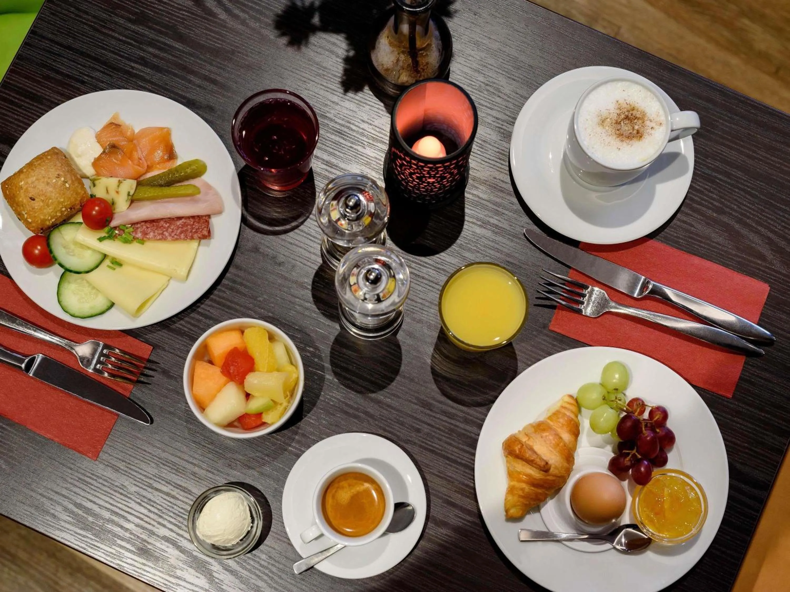 Breakfast in Aparthotel Adagio Frankfurt City Messe