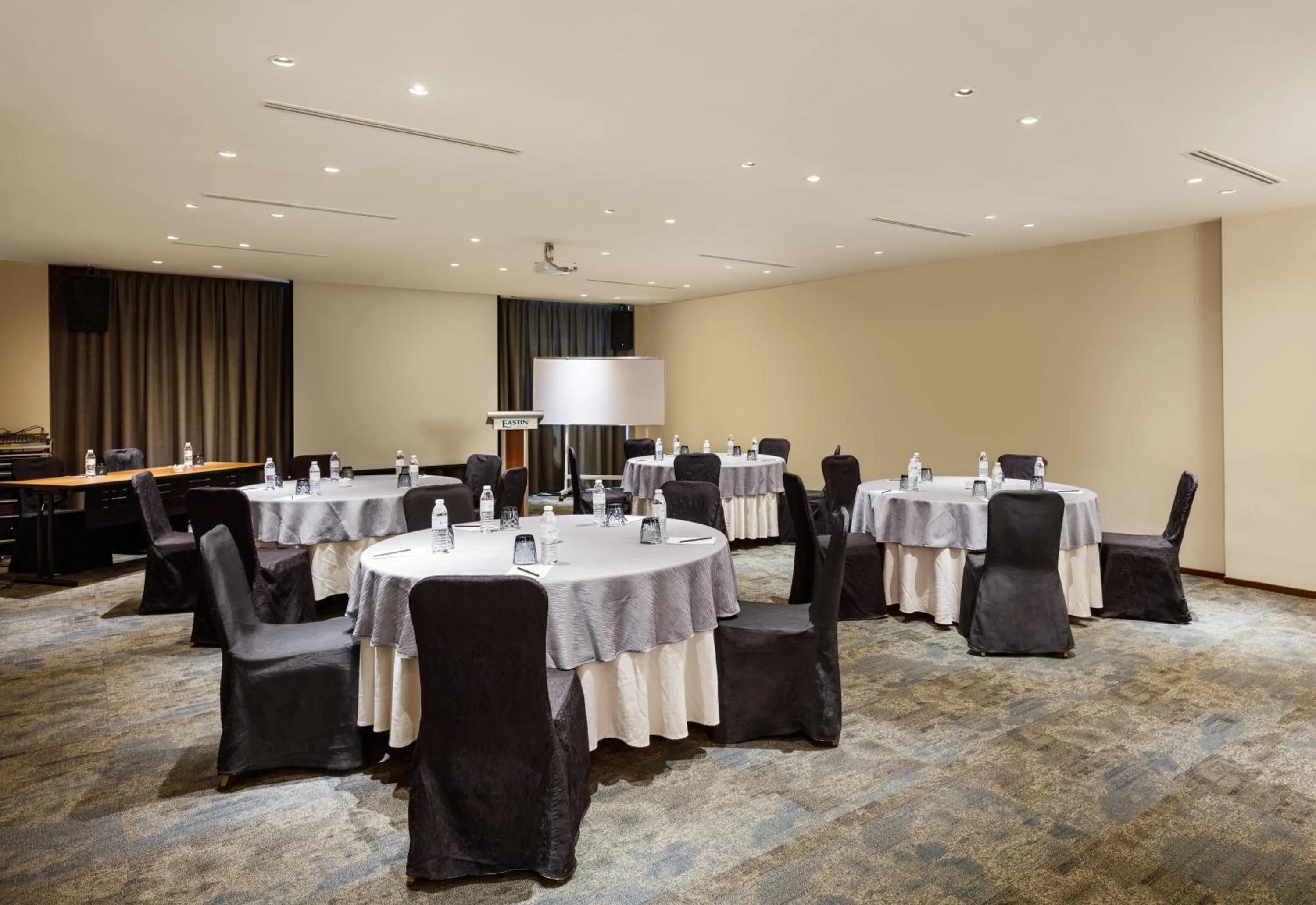 Business facilities in Eastin Hotel Penang