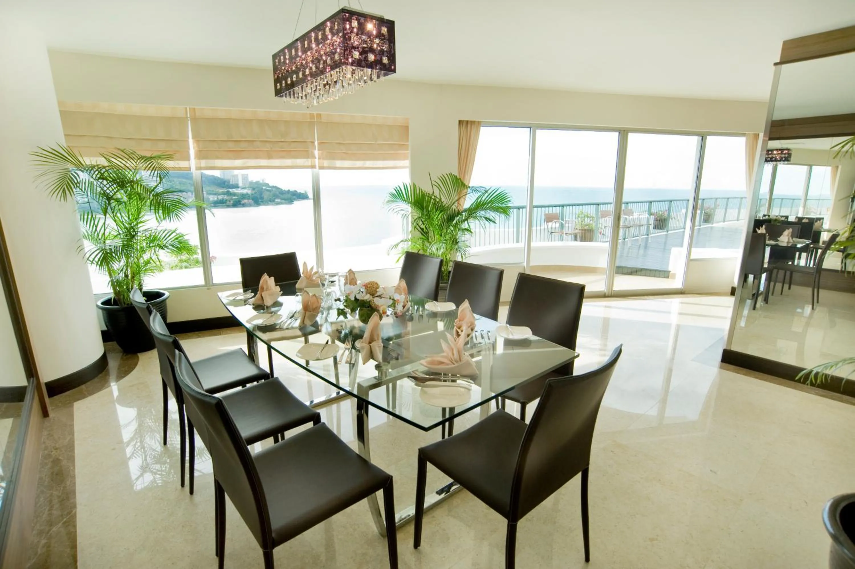 Restaurant/places to eat in Flamingo Hotel by the Beach, Penang