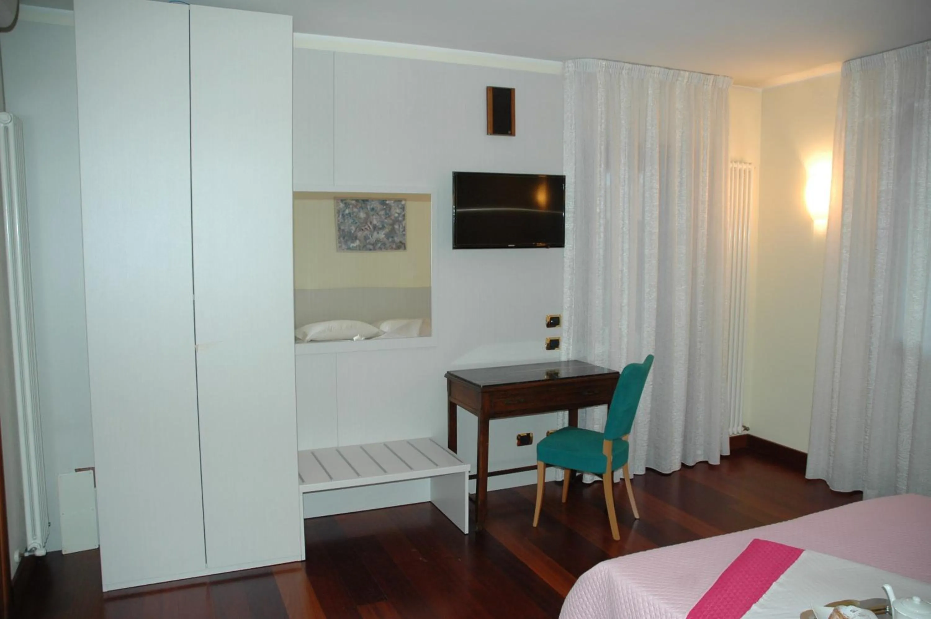 Photo of the whole room, Bed in B&B Nelly