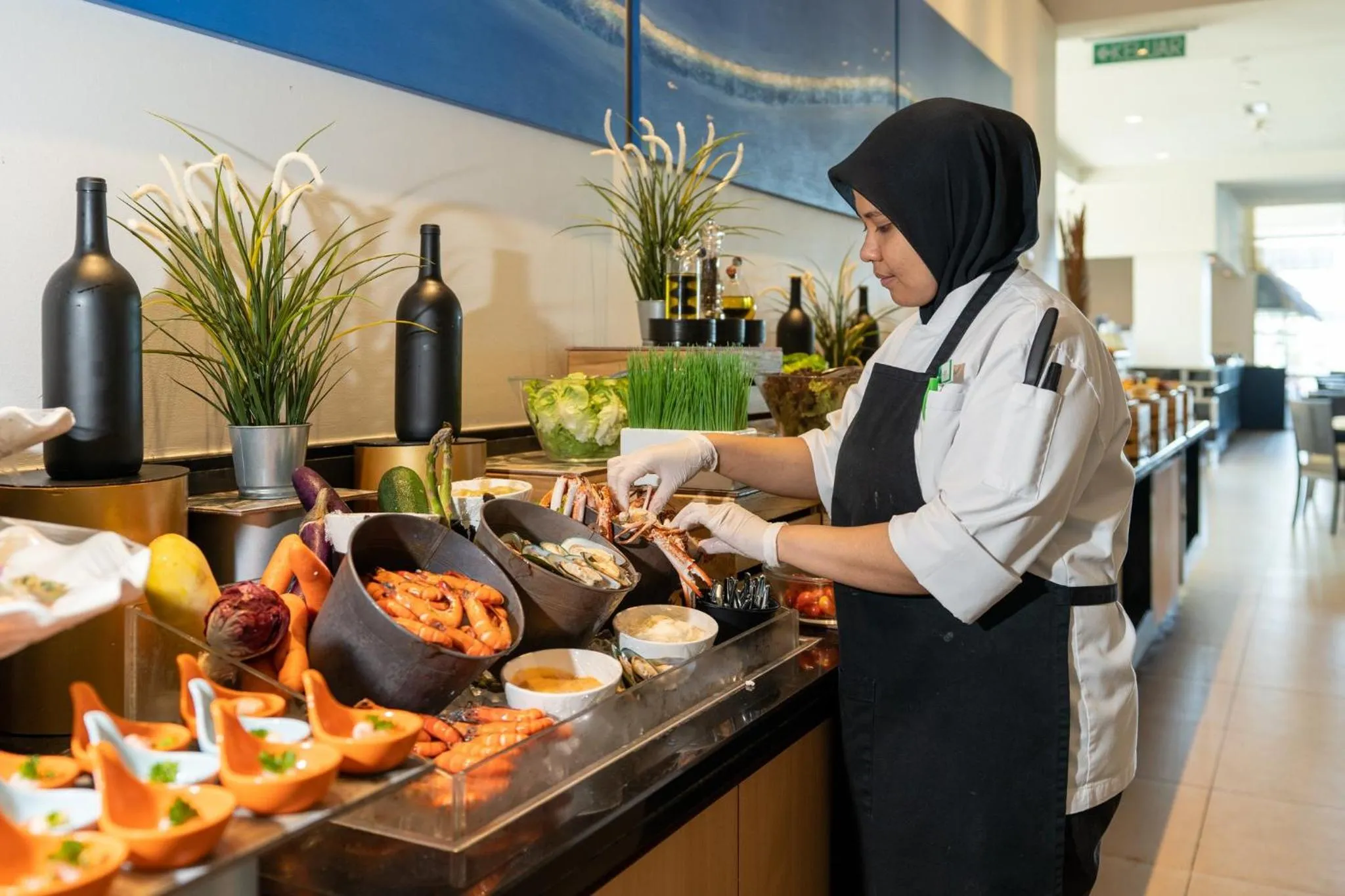 Restaurant/places to eat in Holiday Inn Melaka by IHG