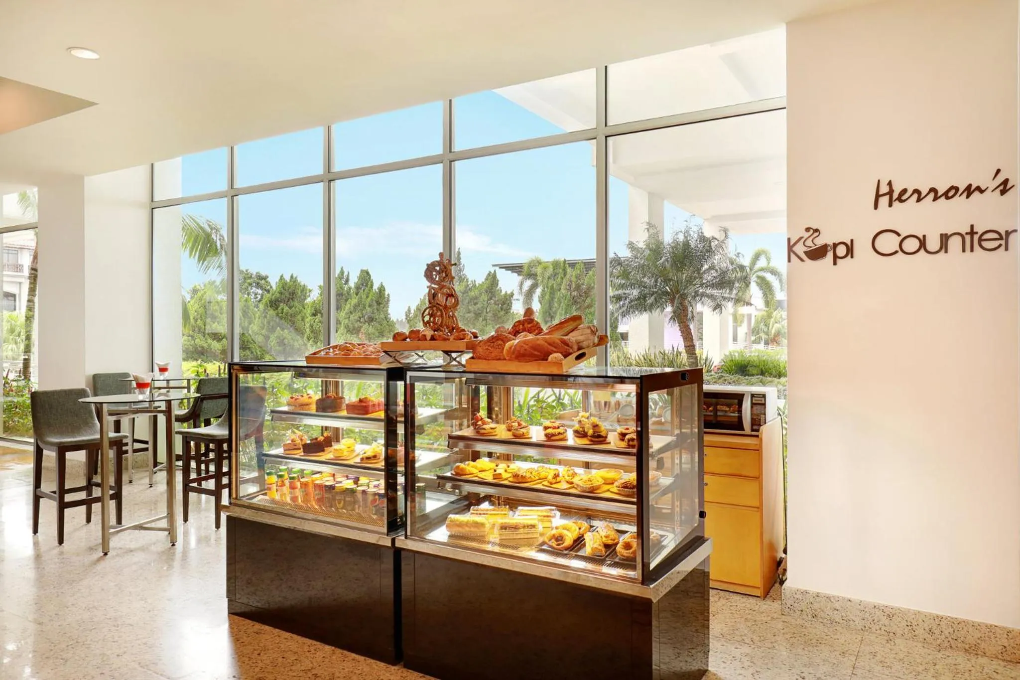 Restaurant/places to eat in Holiday Inn Melaka by IHG