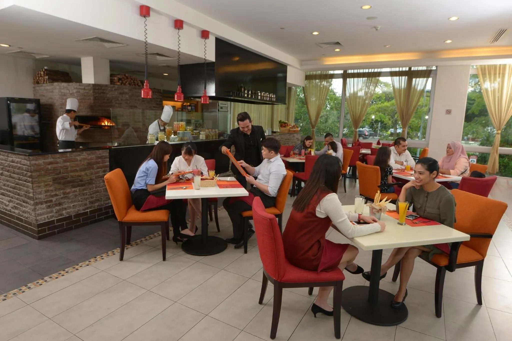 Restaurant/places to eat in Holiday Inn Melaka by IHG