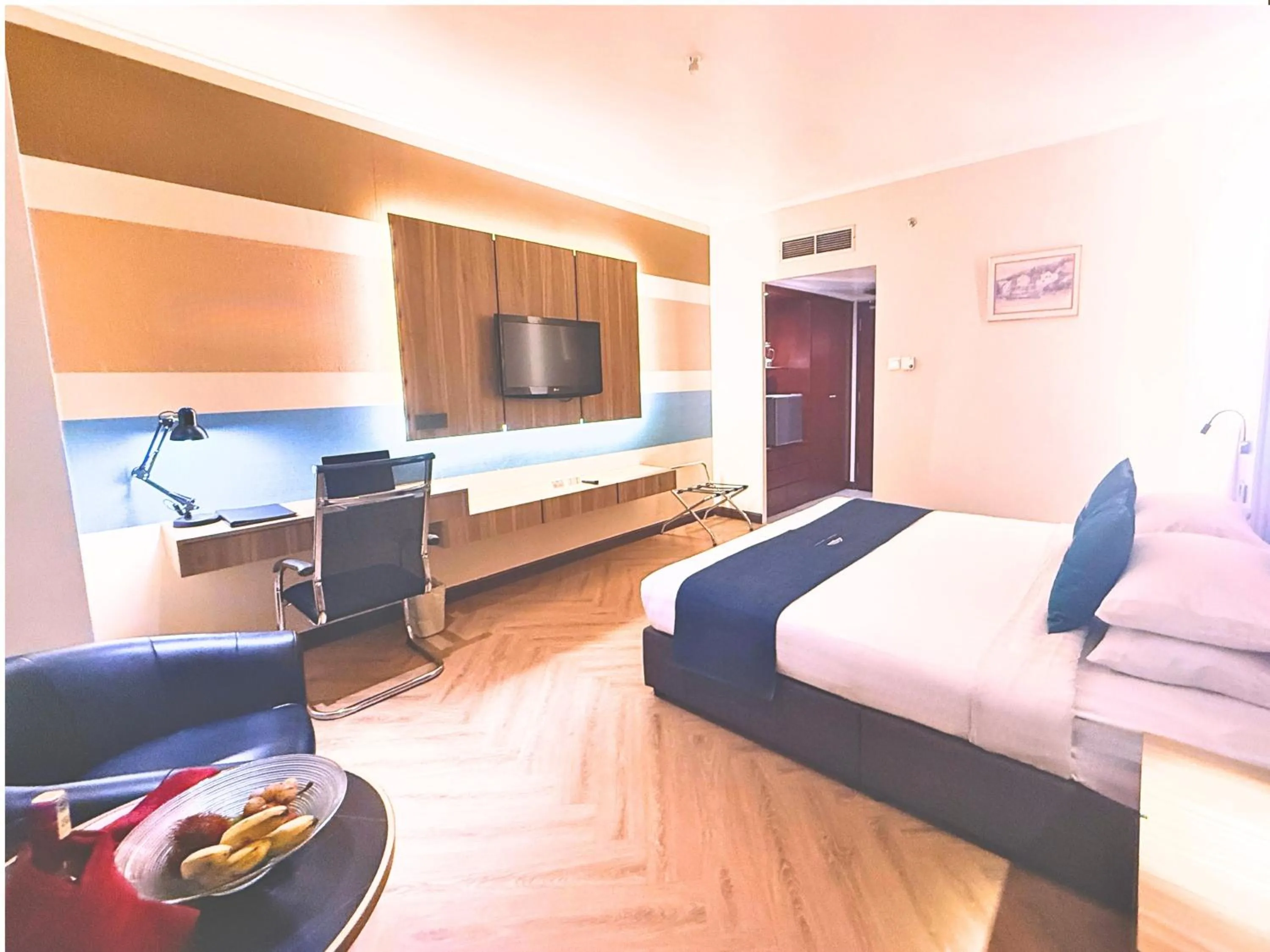 Bed in Howard Johnson by Wyndham Kota Kinabalu City Centre, formerly Hotel Shangri-La Kota Kinabalu