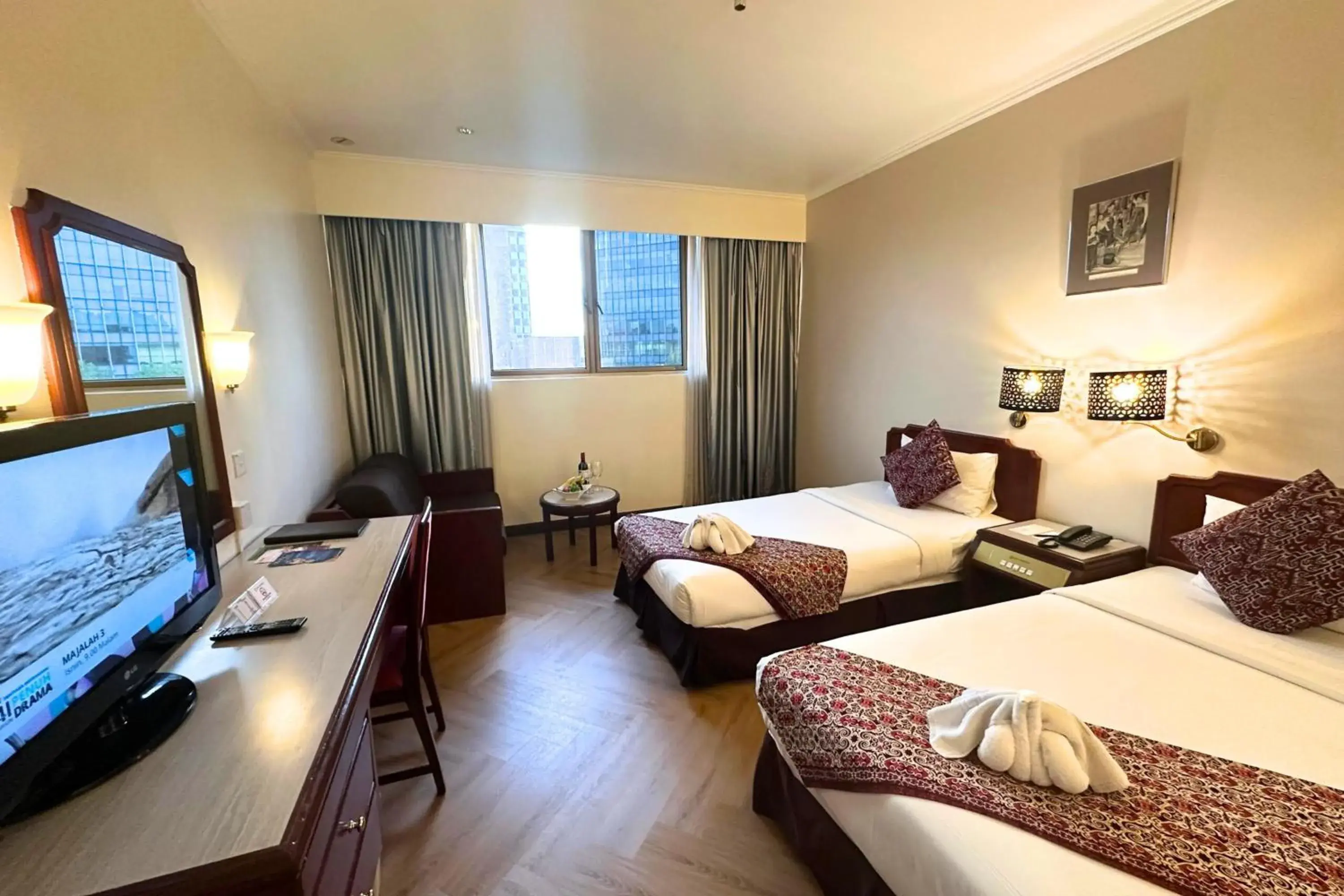 Superior Twin Room with City View in Hotel Shangri-la Kota Kinabalu Superior Twin Room with City View in Hotel Shangri-la Kota Kinabalu