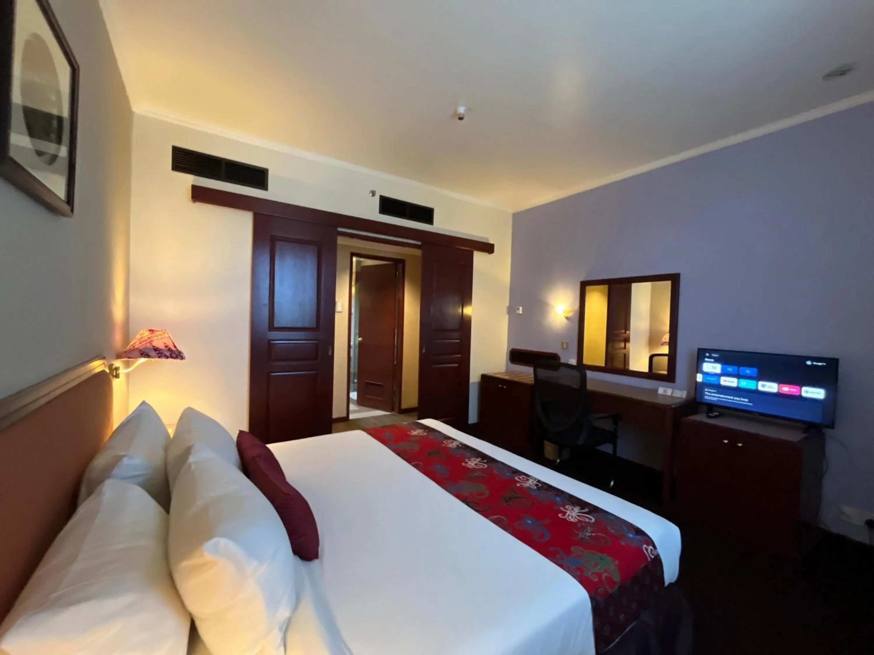 Bed in Hotel Shangri-la Kota Kinabalu