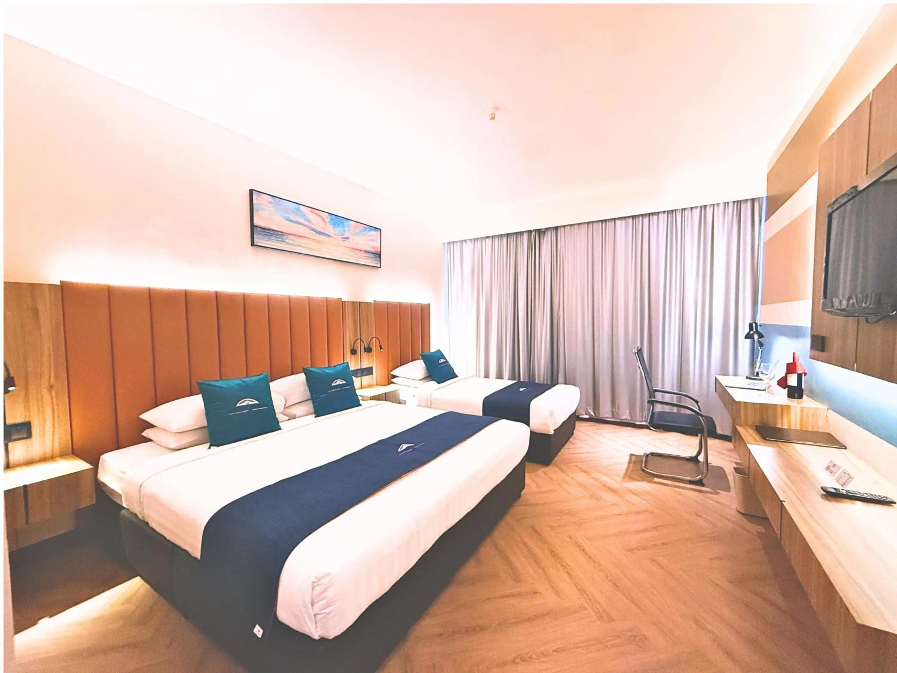 Bed in Howard Johnson by Wyndham Kota Kinabalu City Centre, formerly Hotel Shangri-La Kota Kinabalu