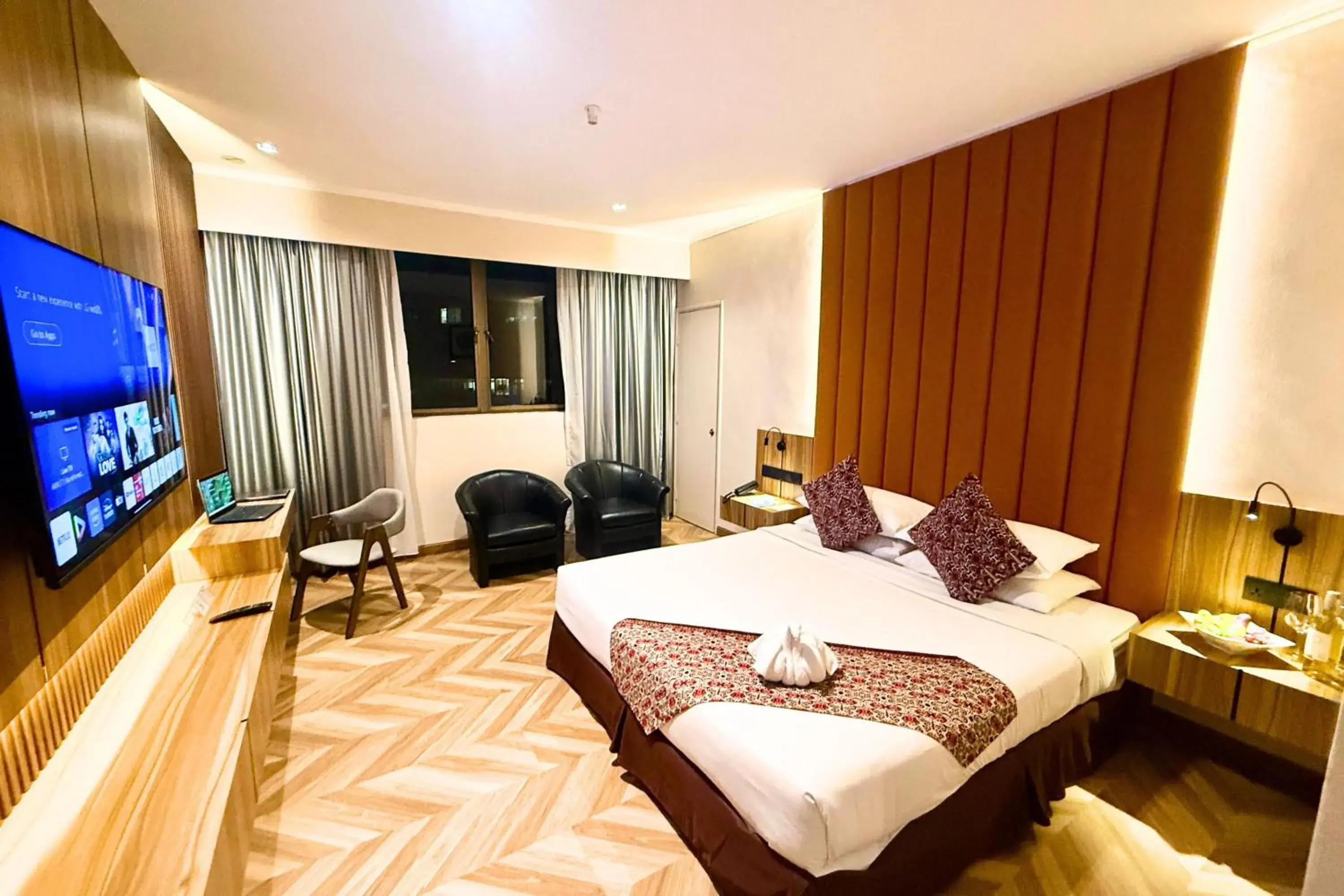 Deluxe Double Room with Hill View in Hotel Shangri-la Kota Kinabalu Deluxe Double Room with Hill View in Hotel Shangri-la Kota Kinabalu