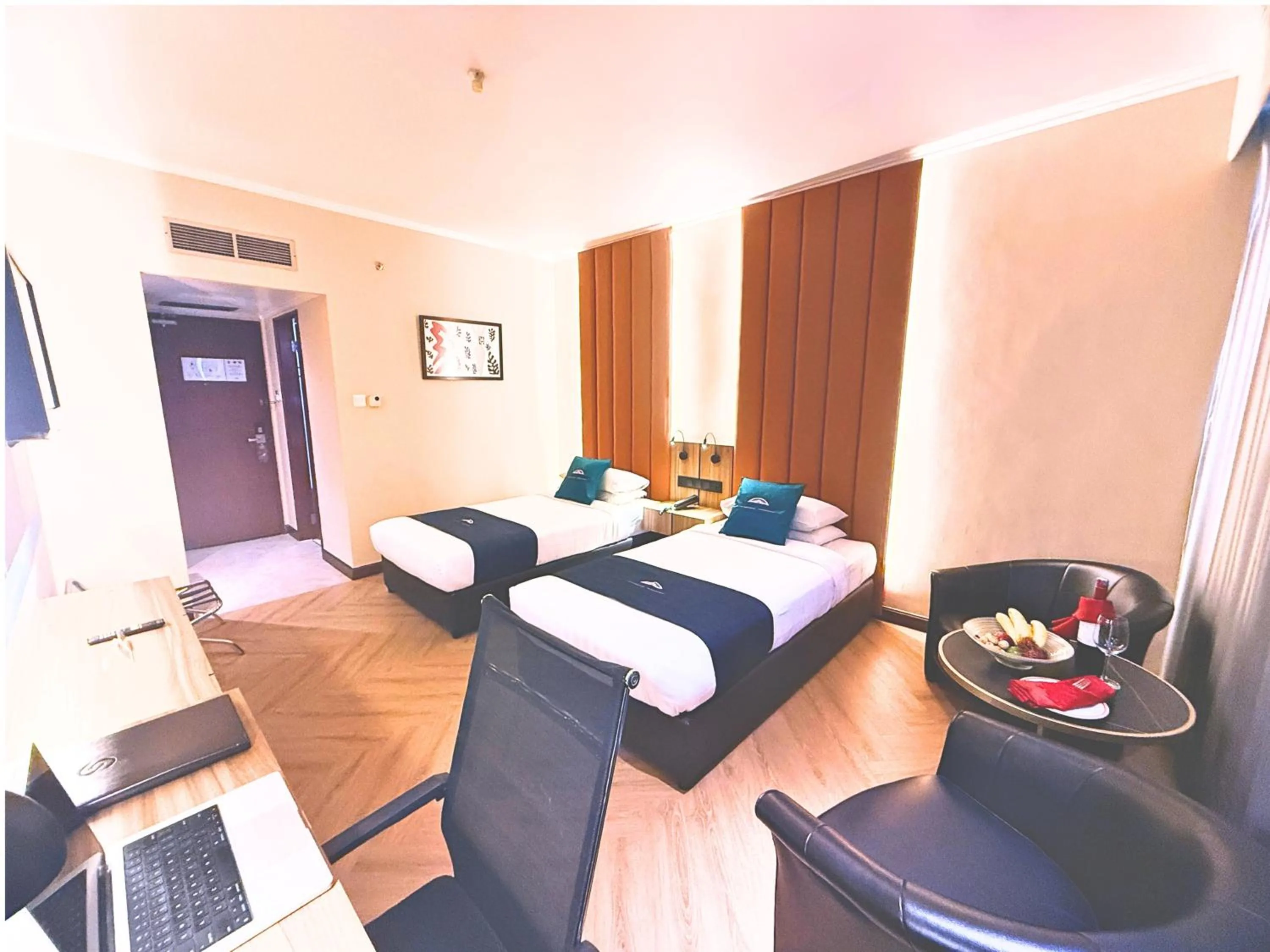 Bed in Howard Johnson by Wyndham Kota Kinabalu City Centre, formerly Hotel Shangri-La Kota Kinabalu