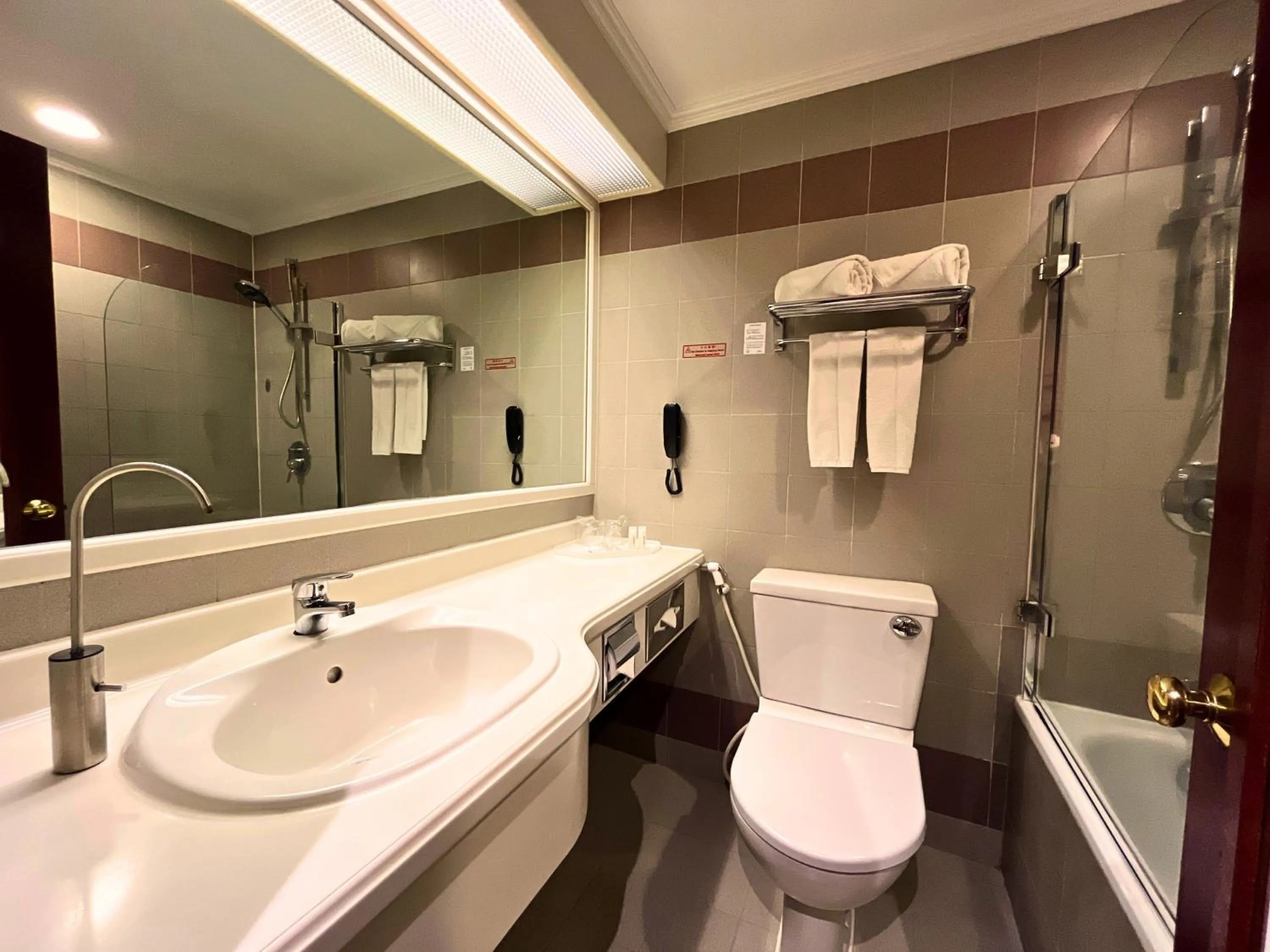 Toilet in Howard Johnson by Wyndham Kota Kinabalu City Centre, formerly Hotel Shangri-La Kota Kinabalu