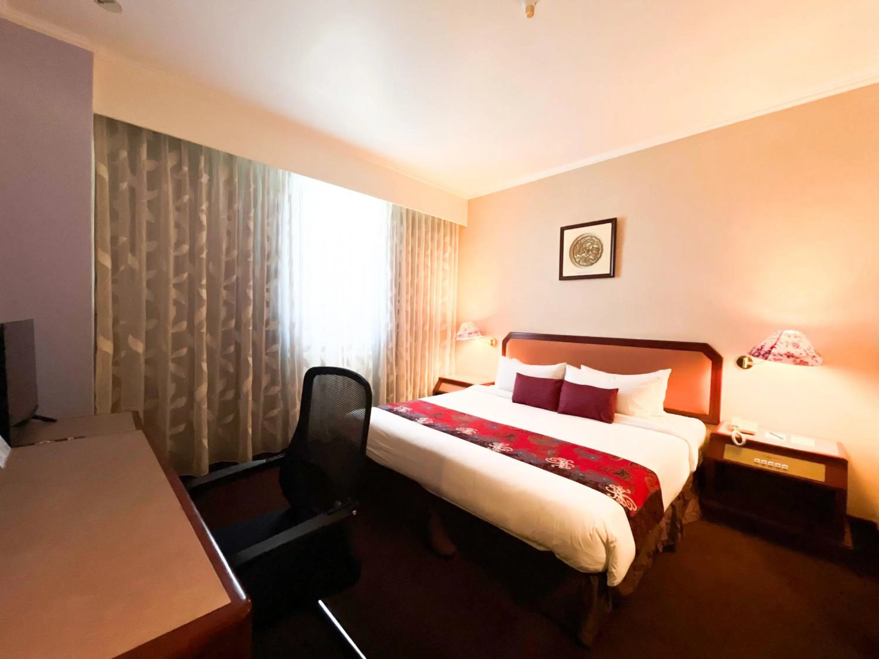 Bed in Howard Johnson by Wyndham Kota Kinabalu City Centre, formerly Hotel Shangri-La Kota Kinabalu