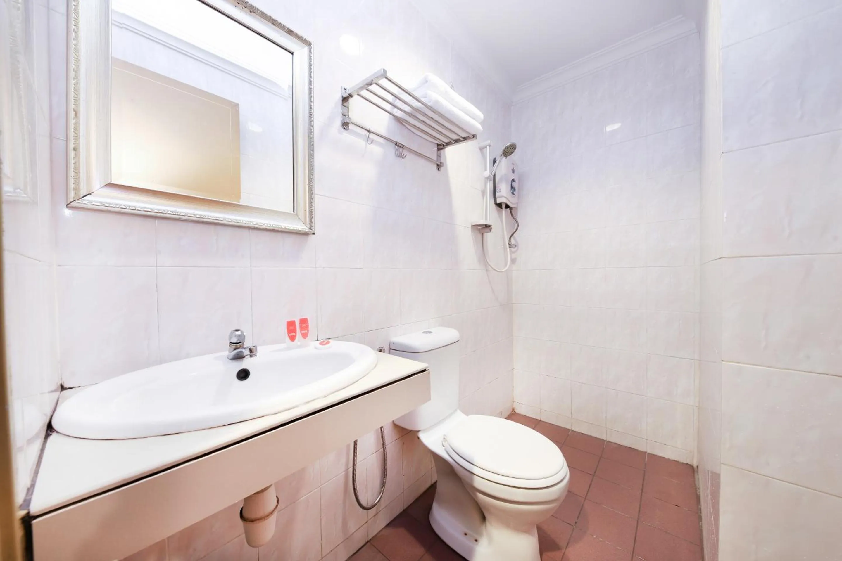 Bathroom in OYO 761 City Hotel