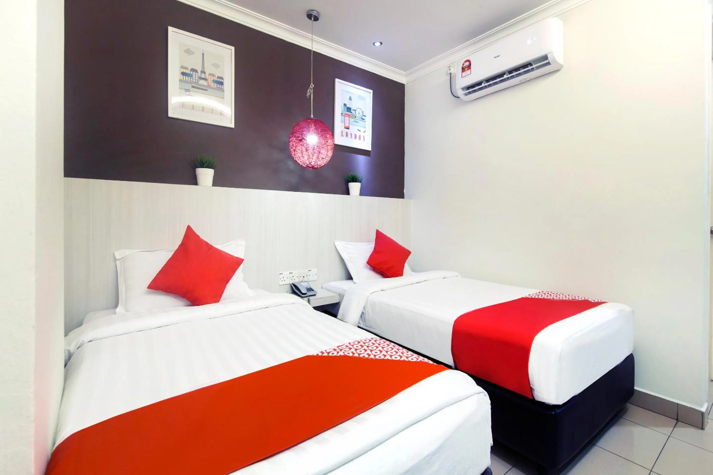 Bedroom, Bed in OYO 761 City Hotel