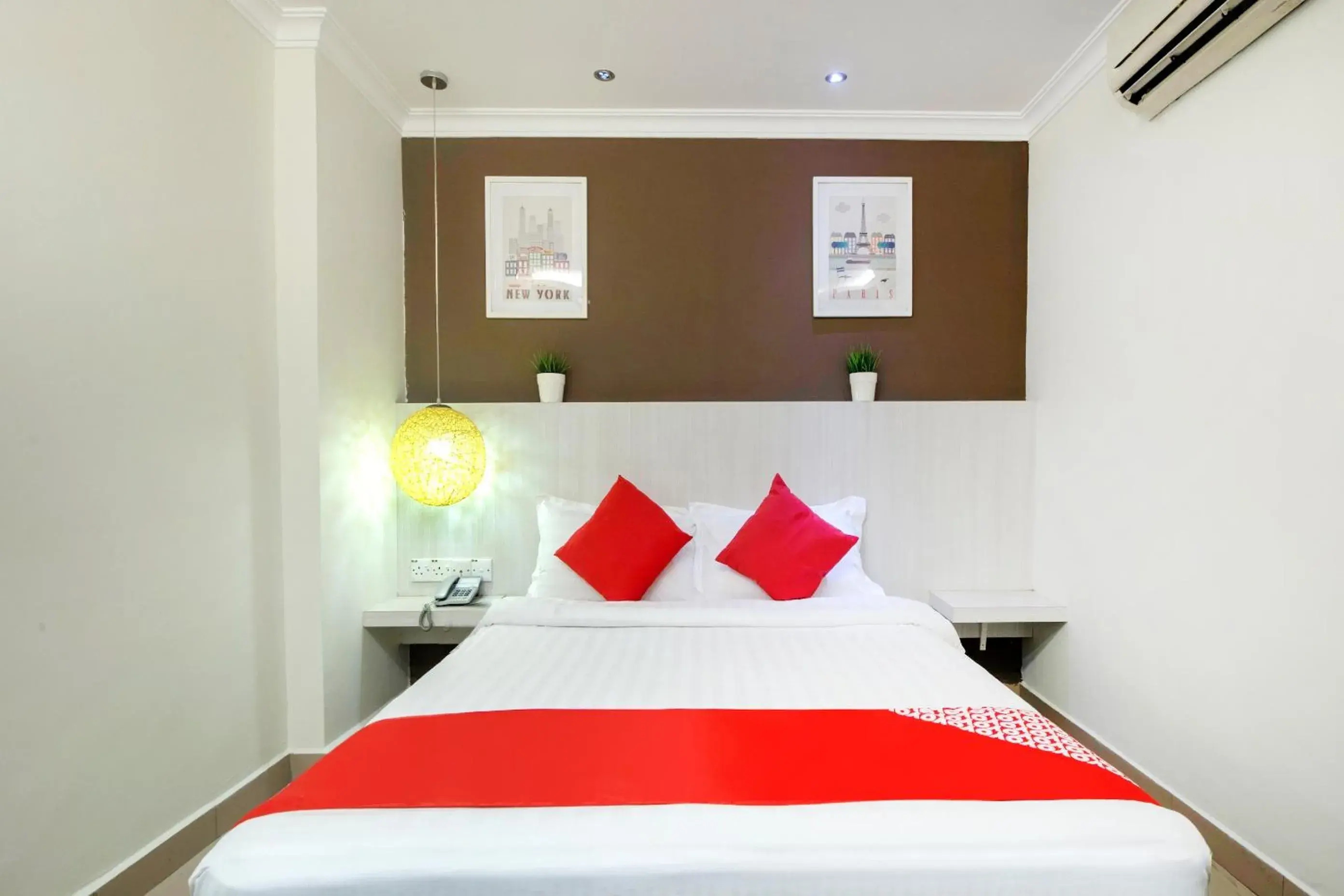 Bedroom, Bed in OYO 761 City Hotel Bedroom, Bed in OYO 761 City Hotel