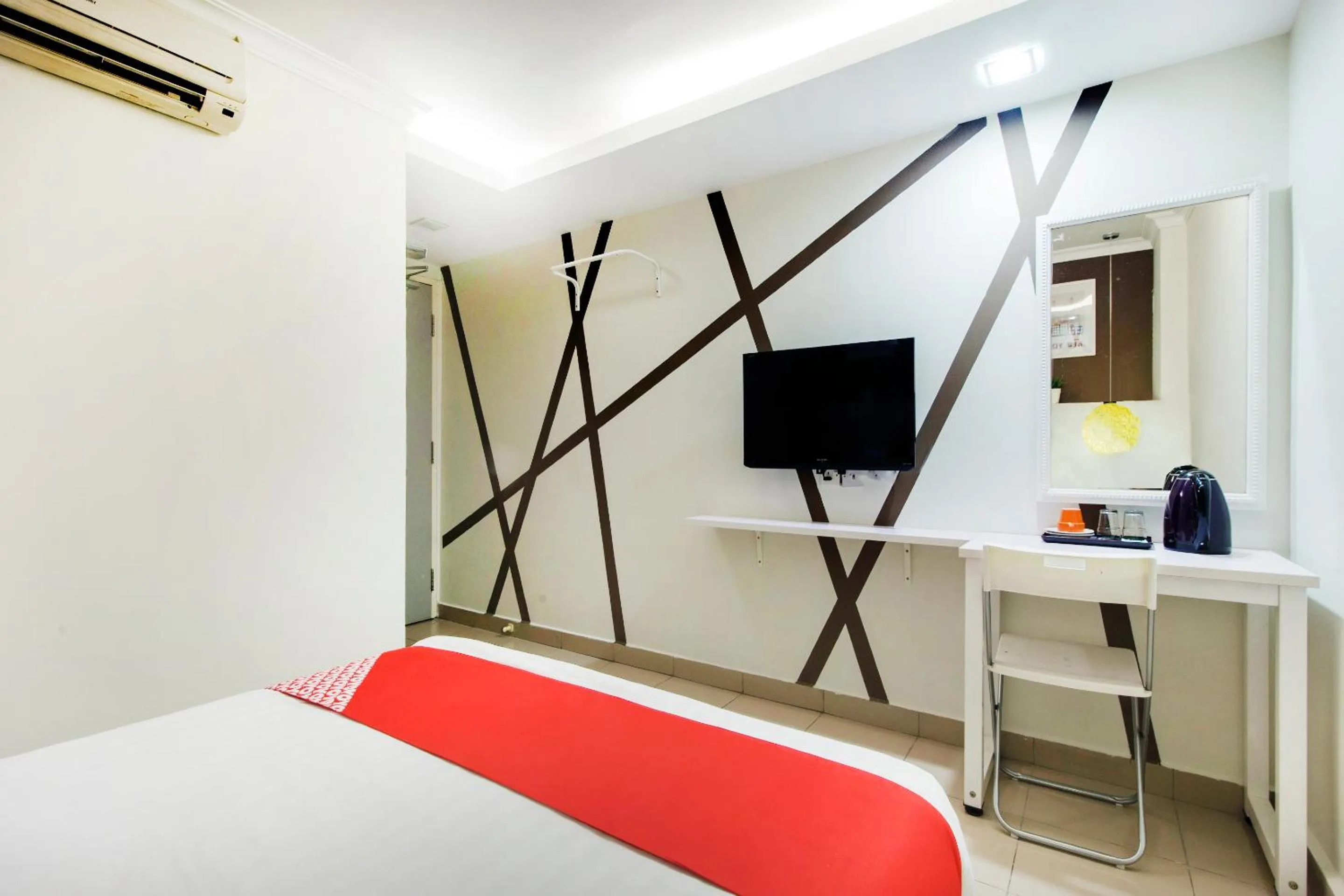 Bedroom, Bed in OYO 761 City Hotel