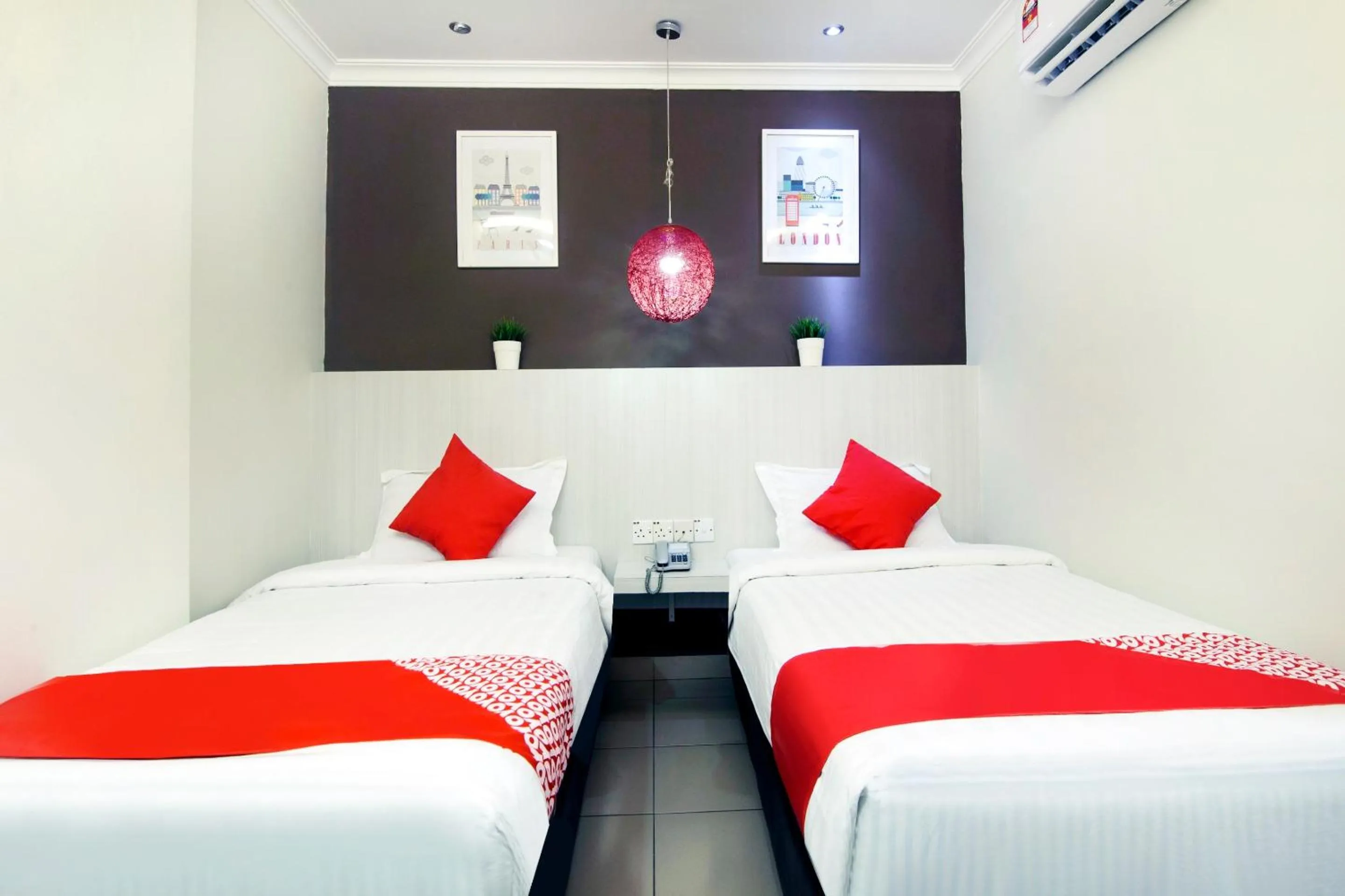 Bedroom, Bed in OYO 761 City Hotel