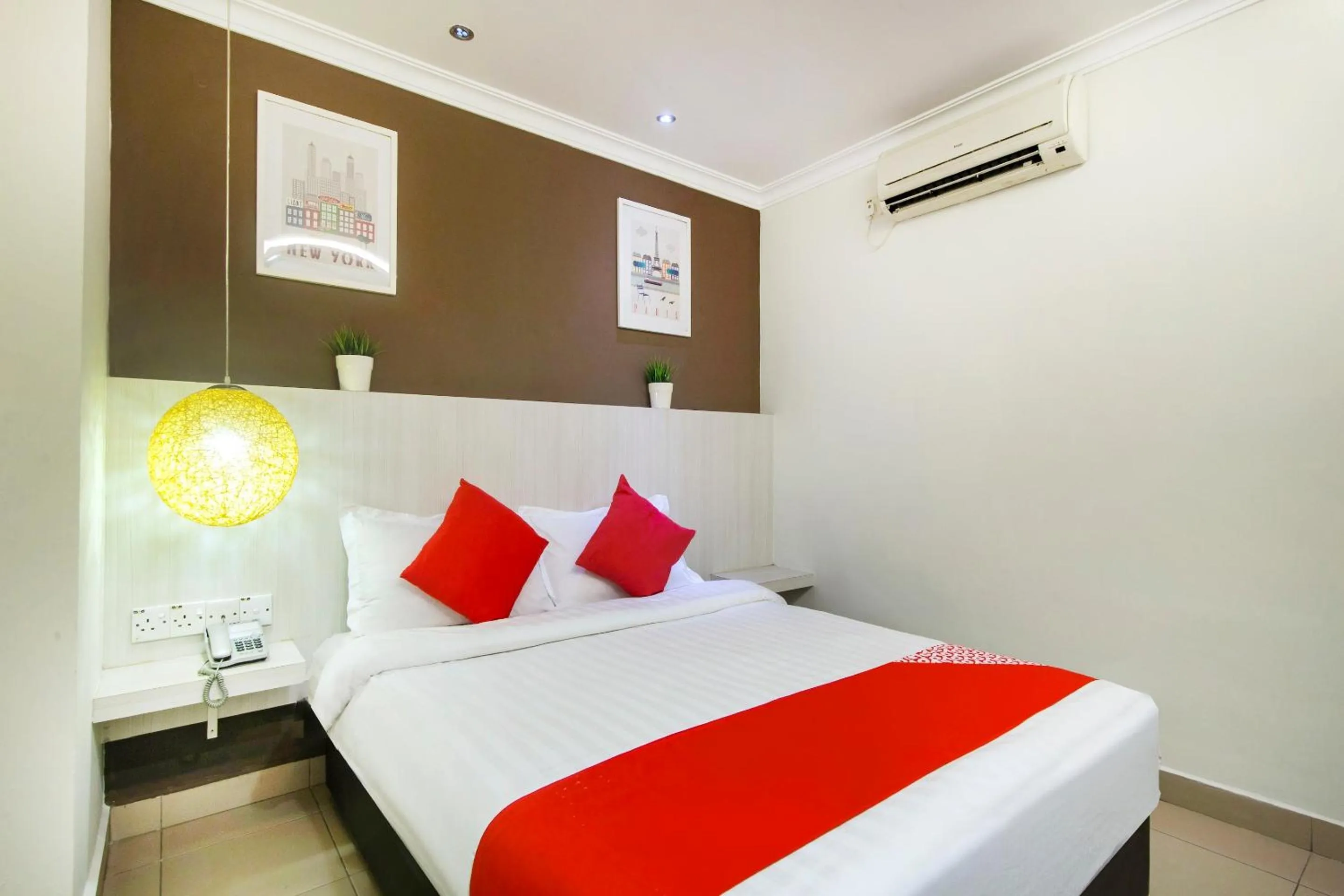 Bedroom, Bed in OYO 761 City Hotel