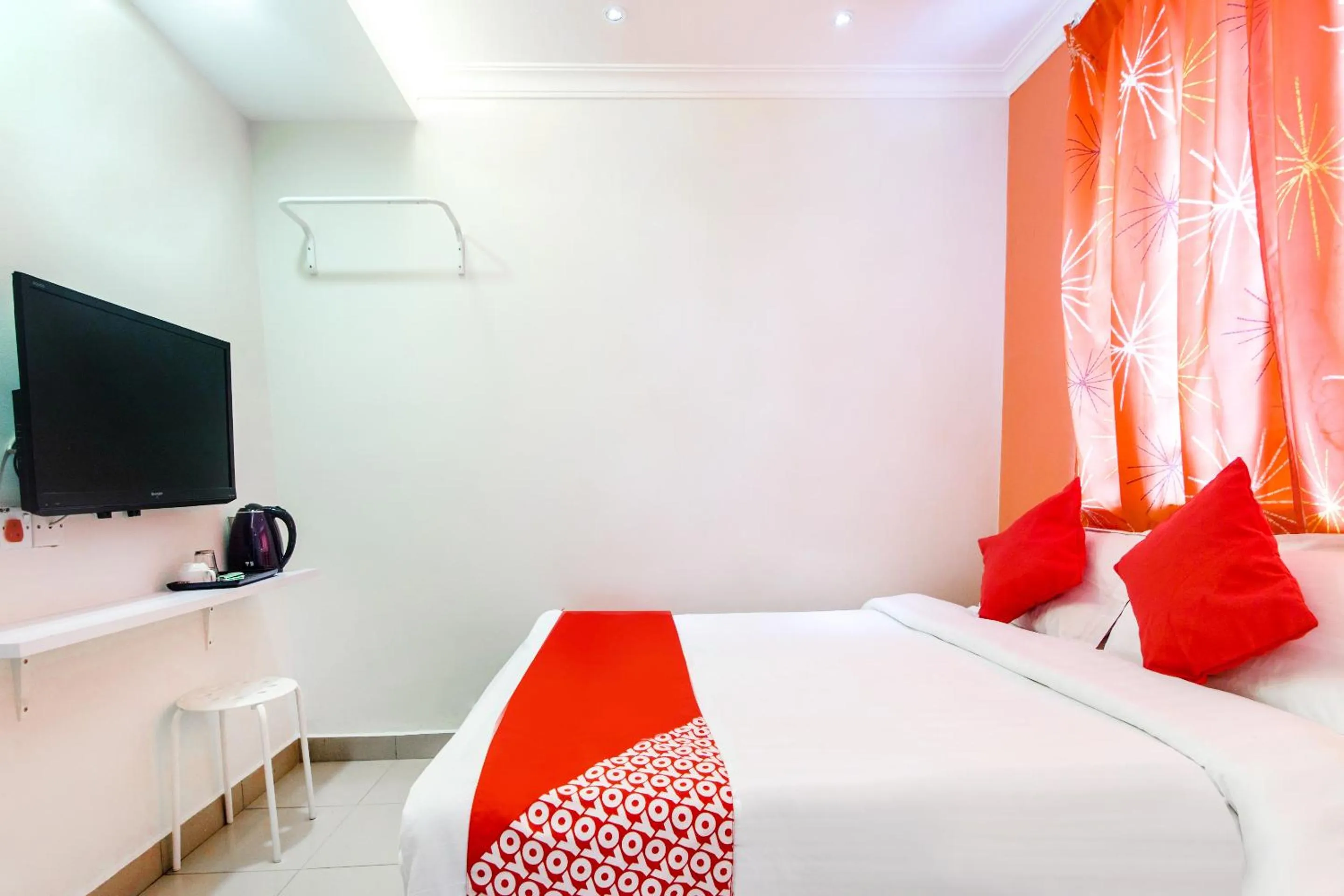Bedroom, Bed in OYO 761 City Hotel