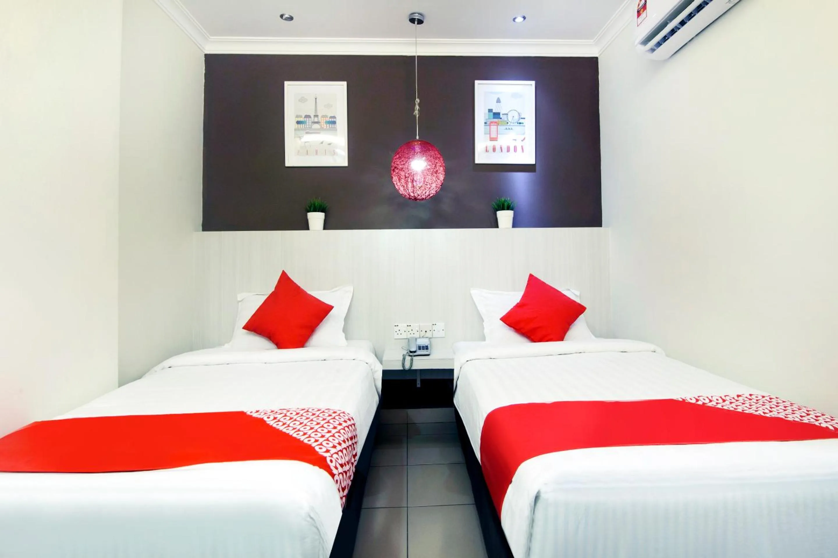 Bedroom, Bed in OYO 761 City Hotel