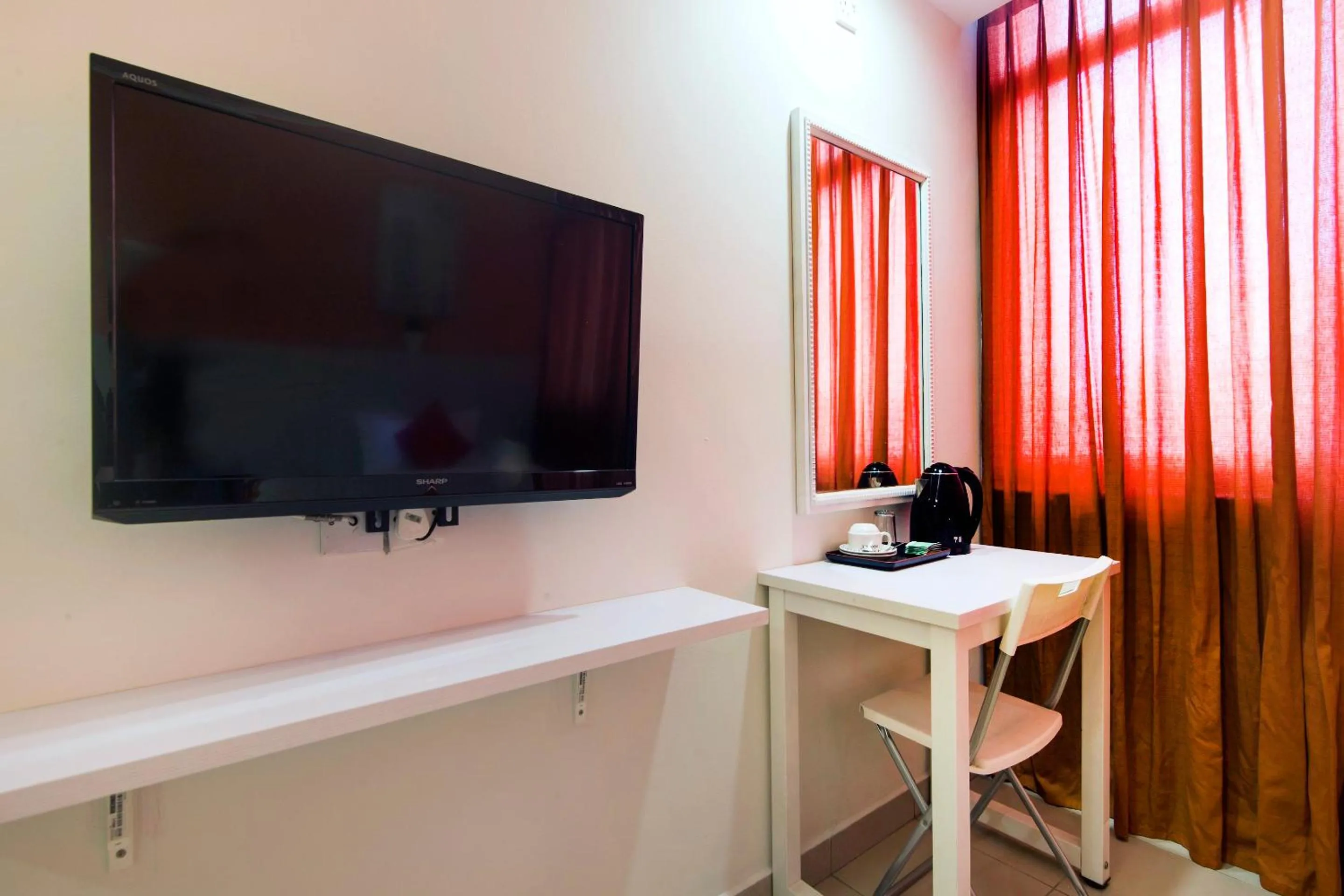 Bedroom in OYO 761 City Hotel