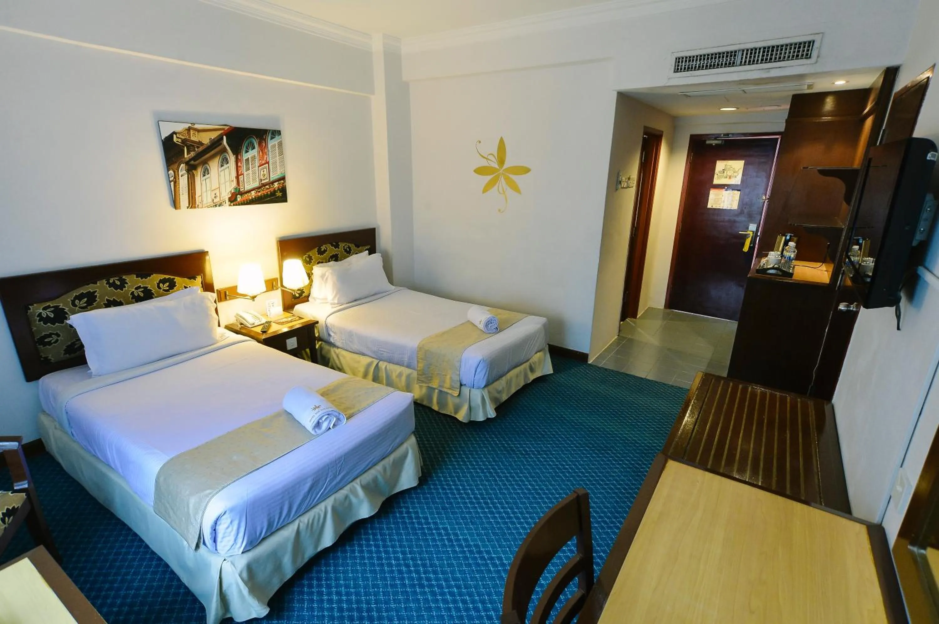 Photo of the whole room, Bed in Hotel Seri Malaysia Melaka
