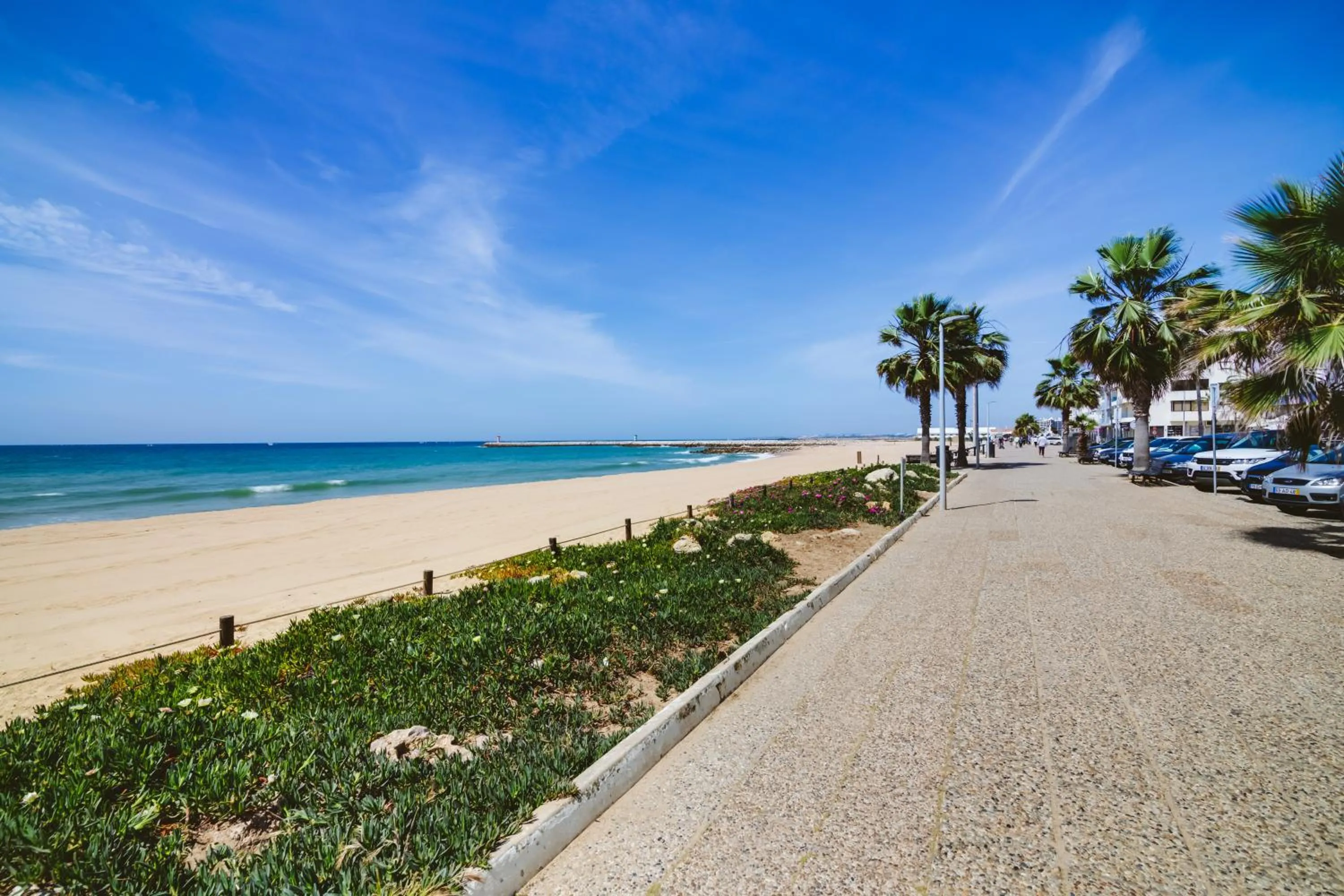 Beach in AL- Apartamentos Novos Vista Mar